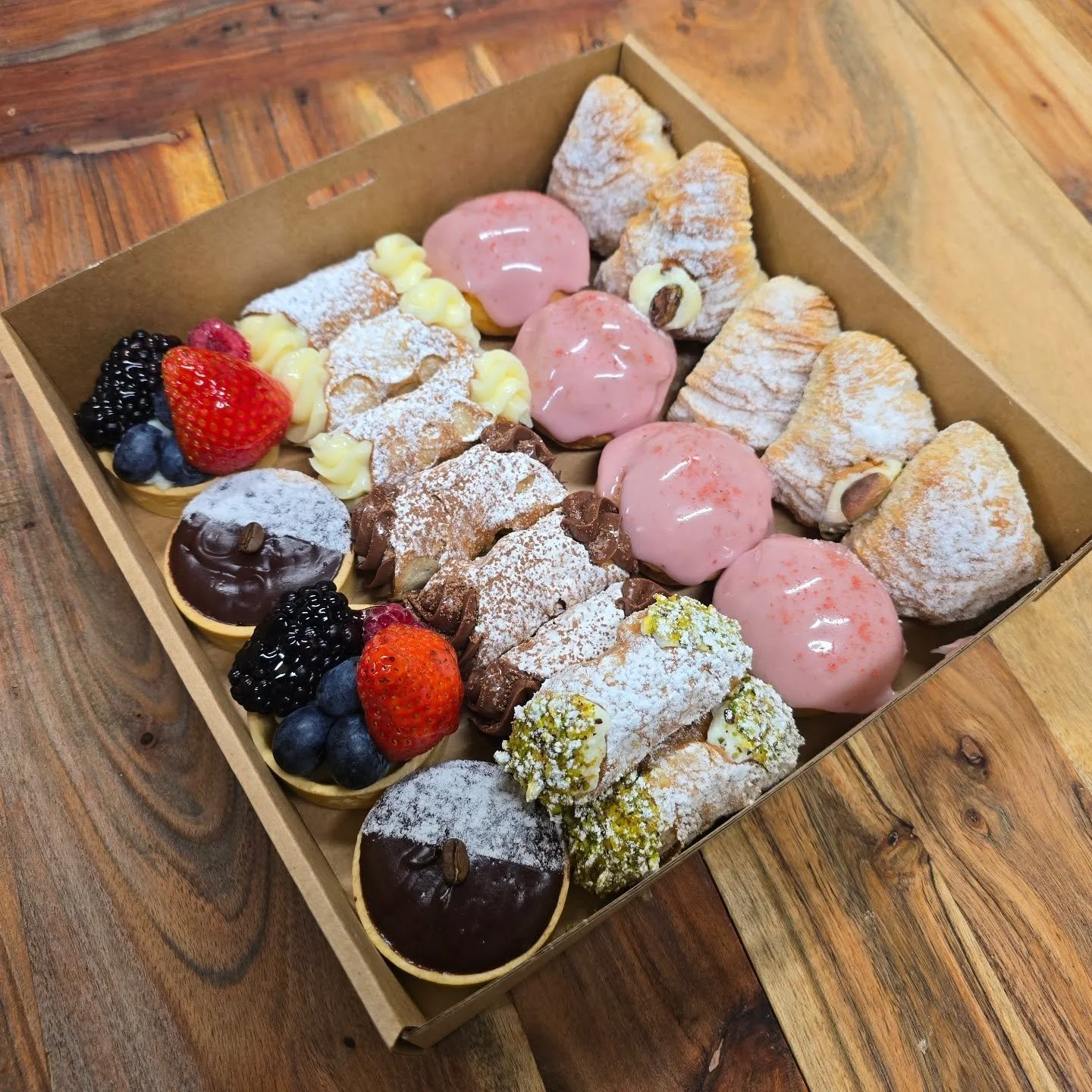 MOTHERS DAY BOXES ORDERS ARE NOW OPEN!!!

Who's Mum wouldn't love one of our mixed cake boxes for Mothers Day? 

We have opened up orders for our Mothers day boxes to be picked up from the Orange farmers markets at Robertson park on Saturday the 9th 