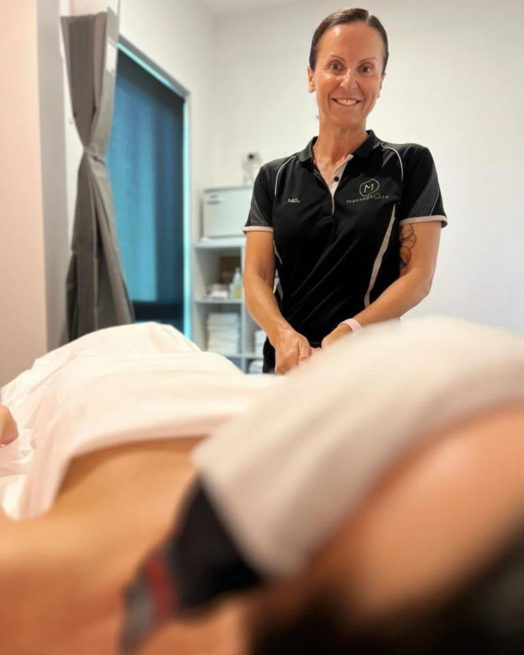 Not sure if lymphatic massage is right for you?
Here are three concerns we support every week in the clinic:

1️⃣ Bloating and abdominal heaviness
Often linked to sluggish digestion, fluid retention or stress.

2️⃣ Post-surgical swelling
Gentle lymph