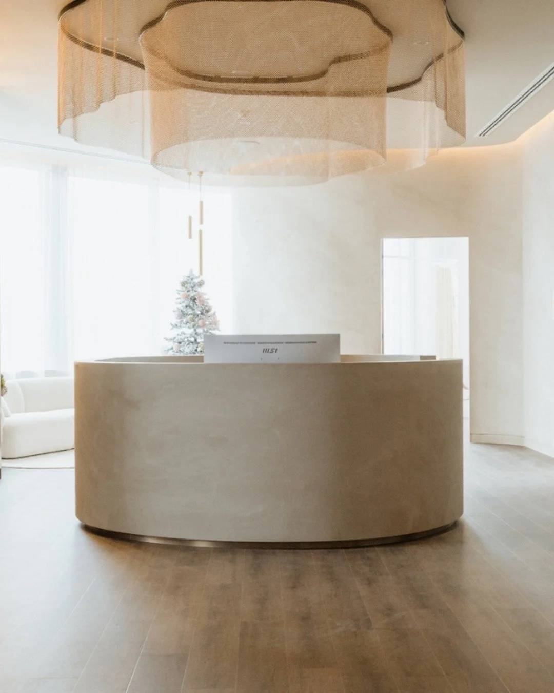 Women&rsquo;s bodies are not static.

Hormones shift. Recovery timelines differ. Fluid levels change throughout the month. Pregnancy, menopause and surgery all influence how treatment should be delivered.

With over 25 years of experience, Mel assess