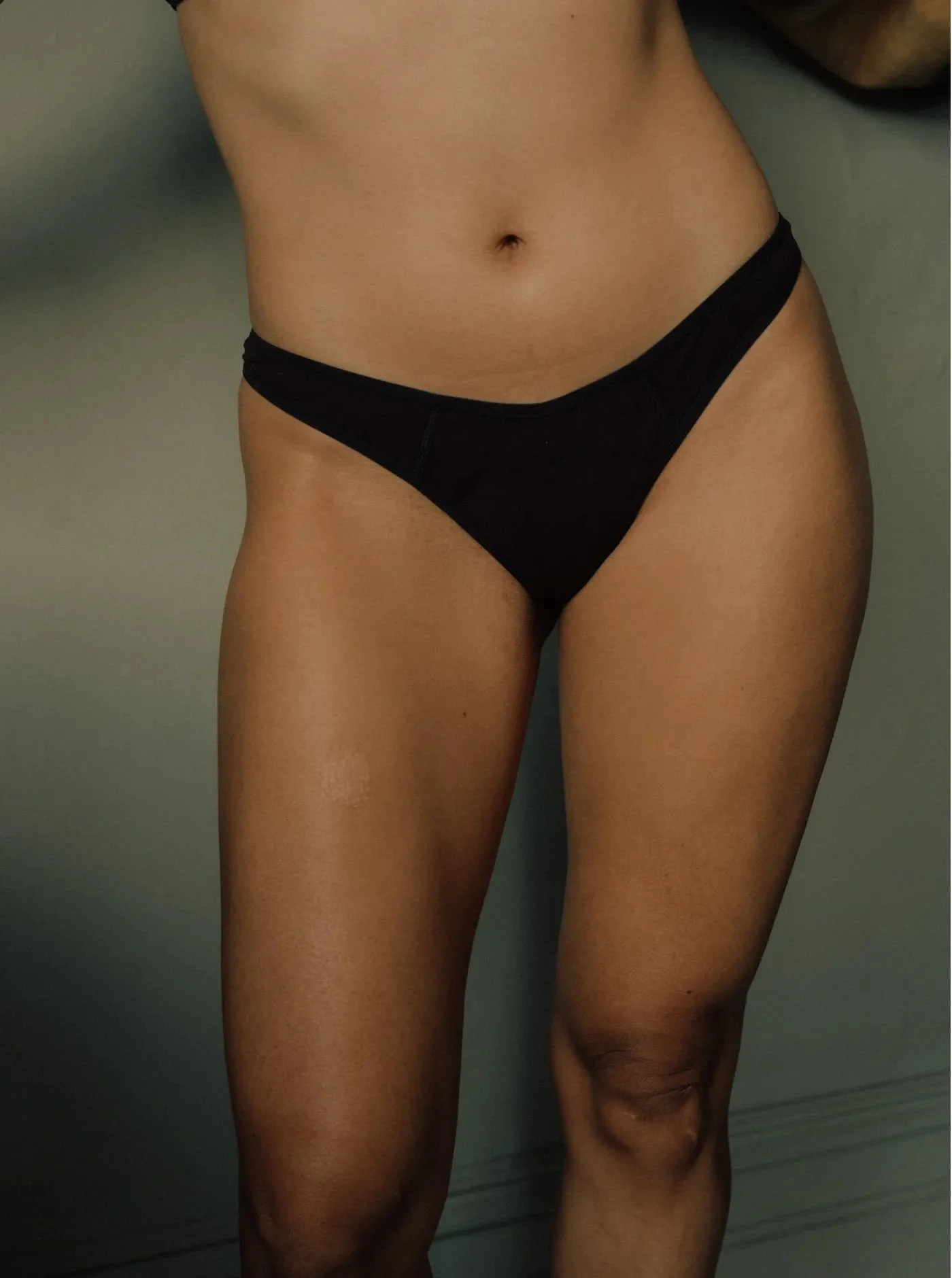 period-leakproof-g-string_charcoal_09_period_gstring_charcoal_lifestyle2.jpg