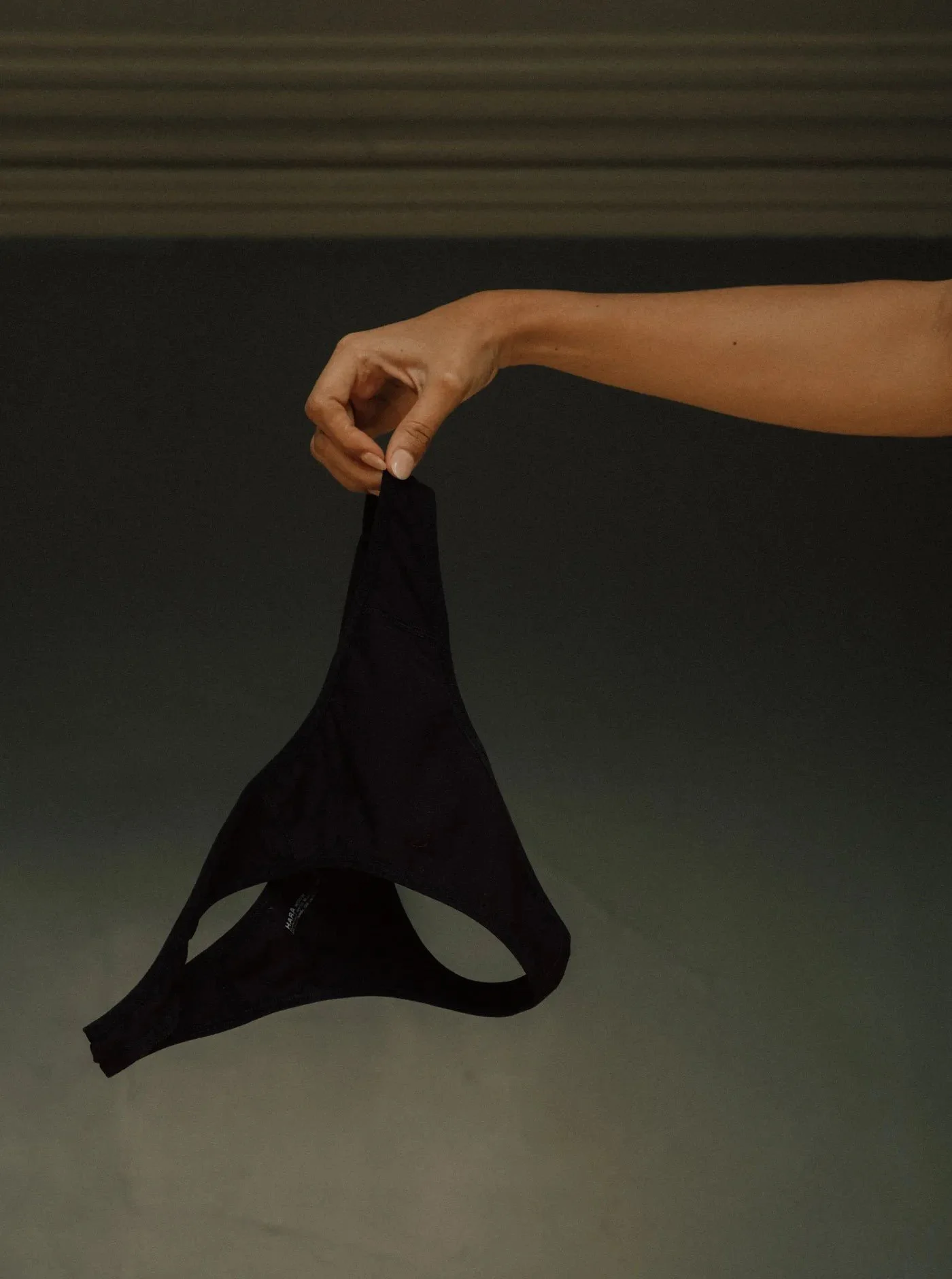 period-leakproof-g-string_charcoal_11_period_gstring_charcoal_lifestyle4.jpg