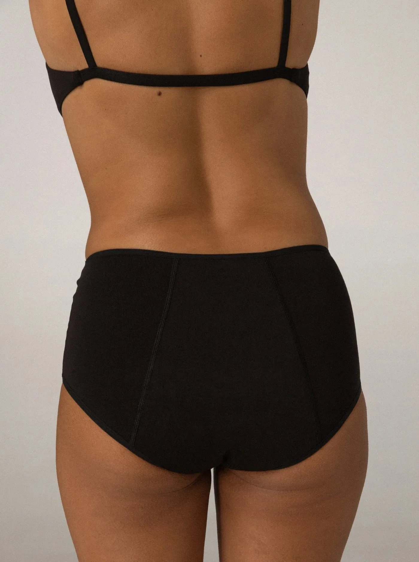 period-leakproof-full-brief_charcoal_03_period_fulbrief_charcoal_studio_back.jpg
