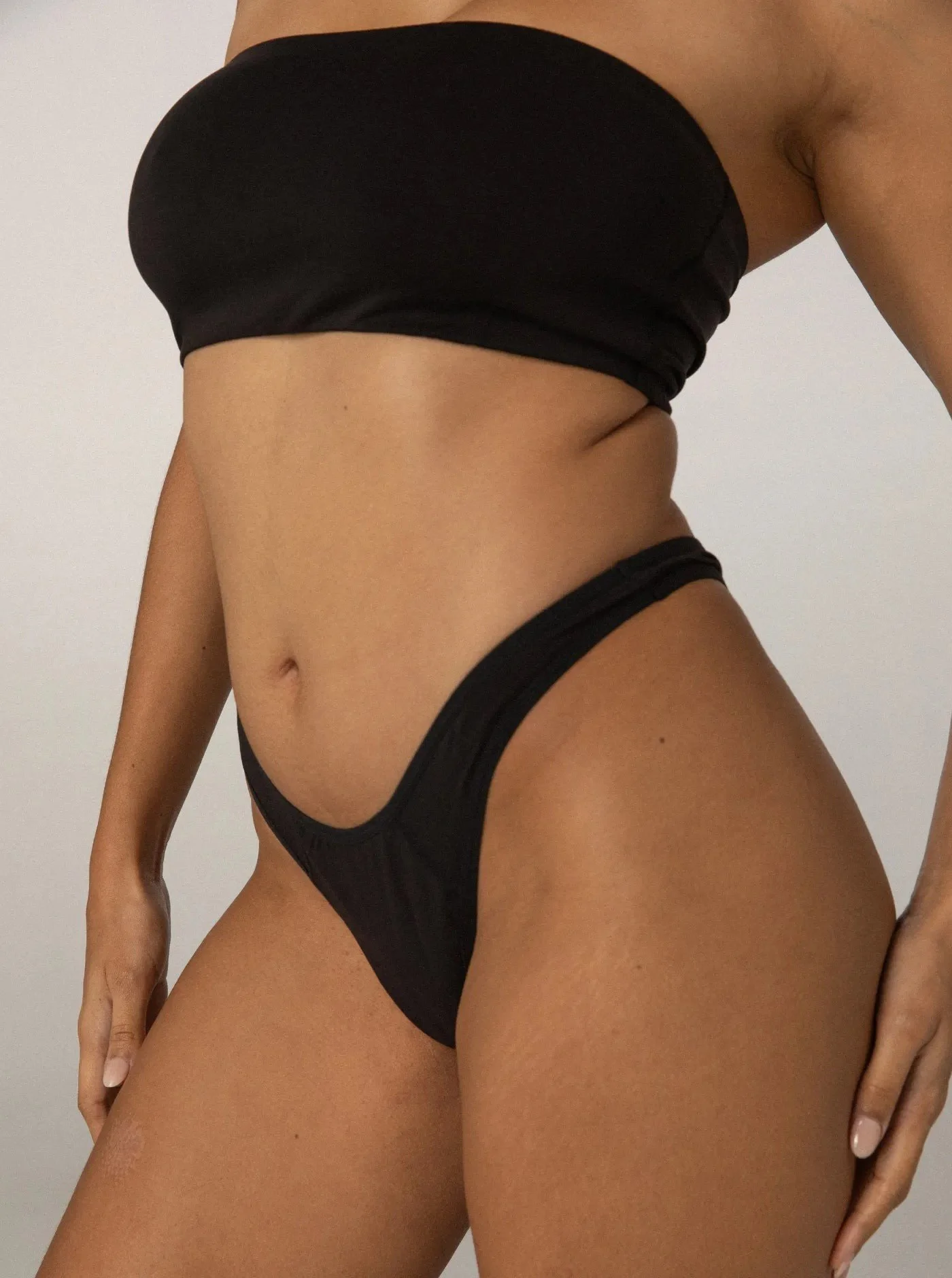 period-leakproof-g-string_charcoal_07_period_gstring_charcoal_studio_side.jpg