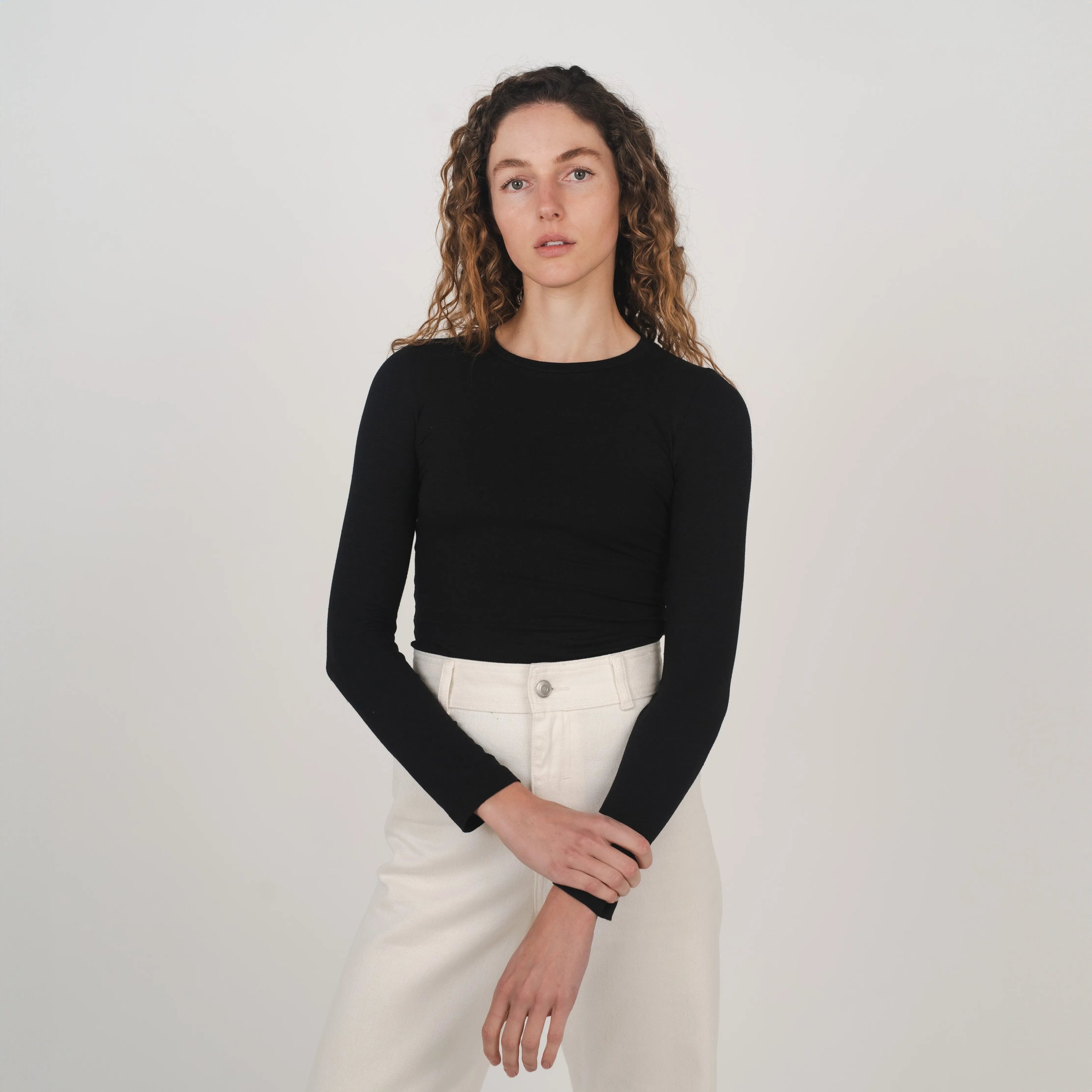 stretch-long-sleeve-top_black_03.jpg