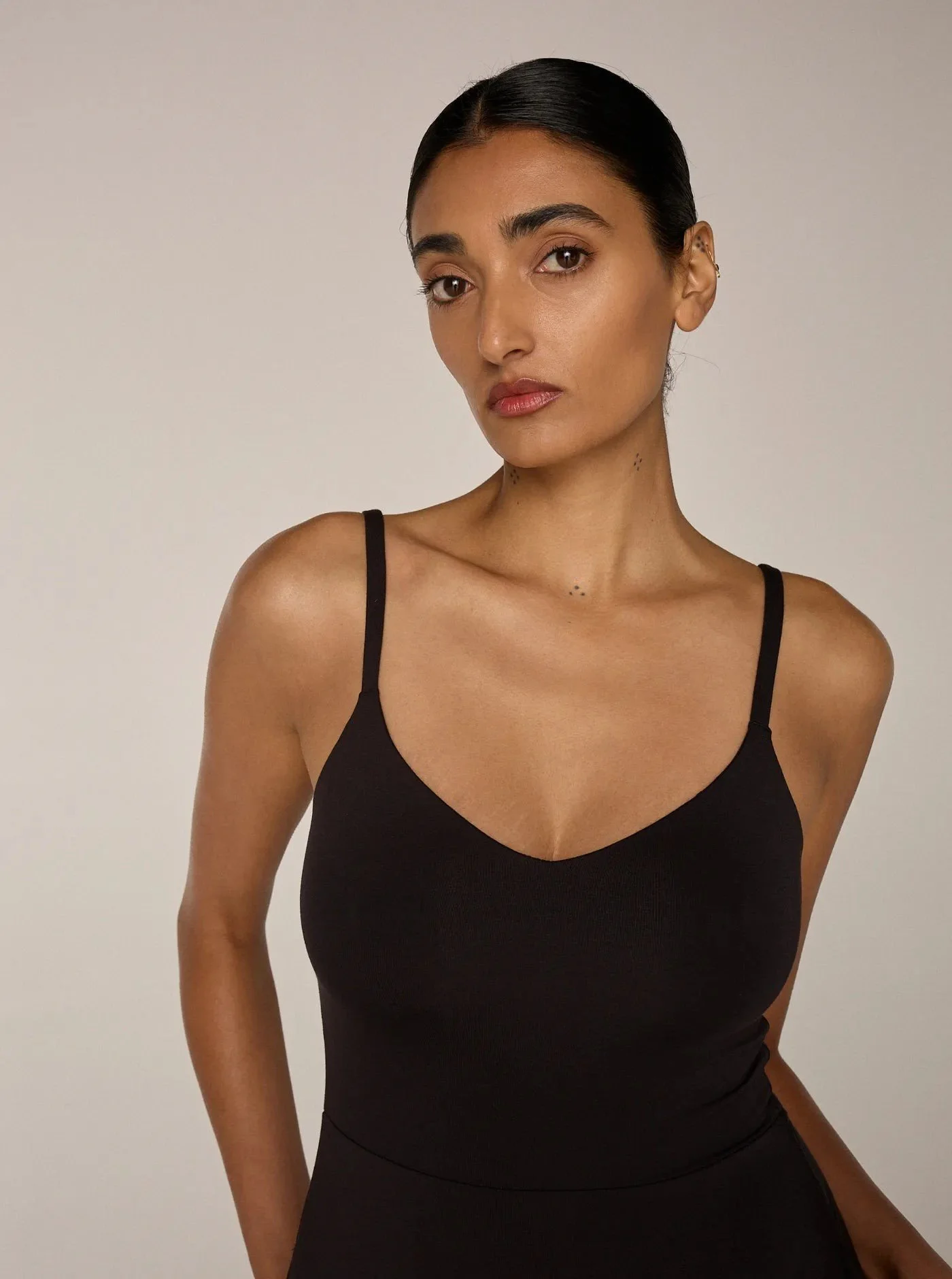 pia-dress_charcoal_03_pia_dress_charcoal_studio5.jpg
