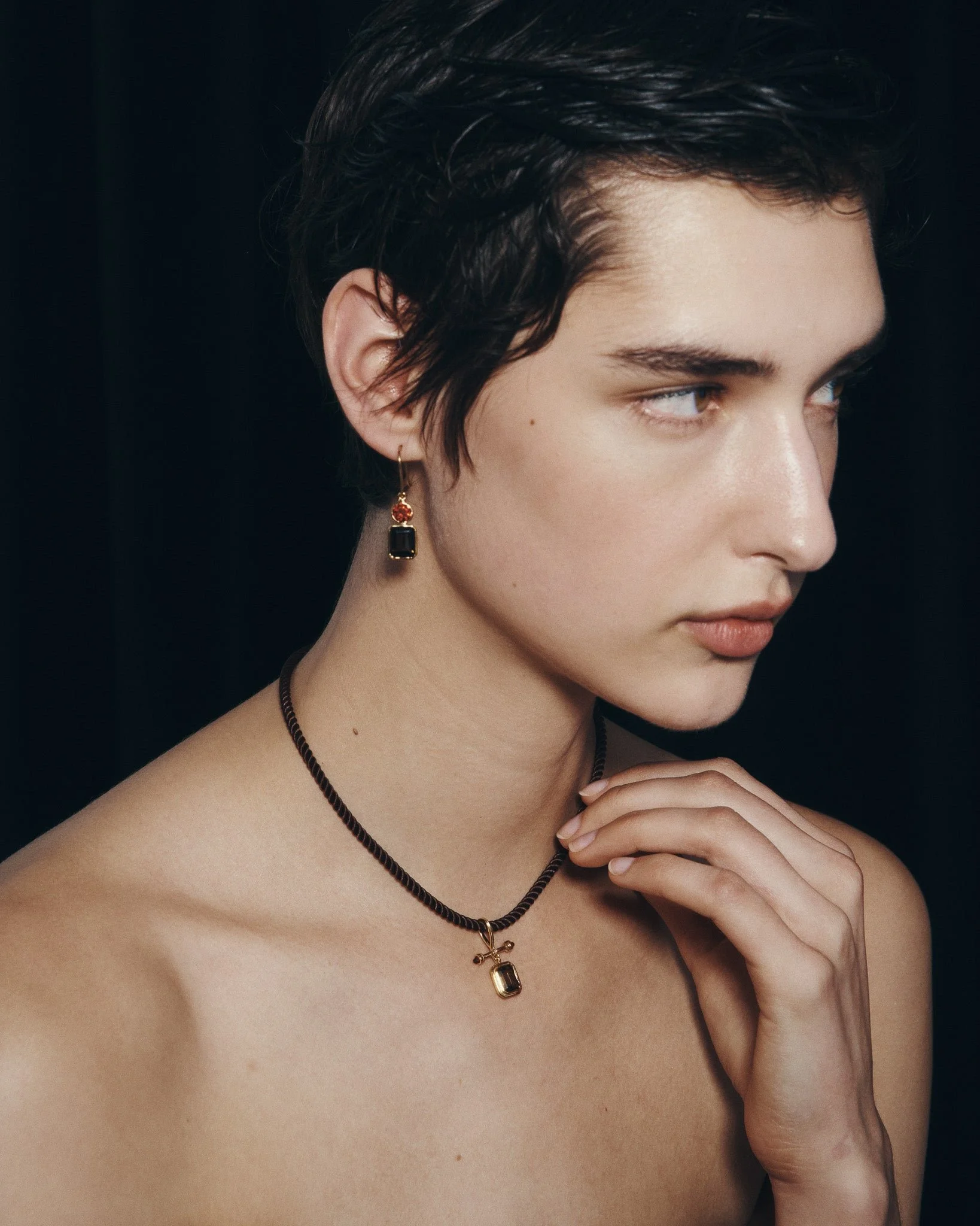02_Umber_Earrings_Umber_Necklace_Gold_Vermeil_Arche_Earth_2.jpg