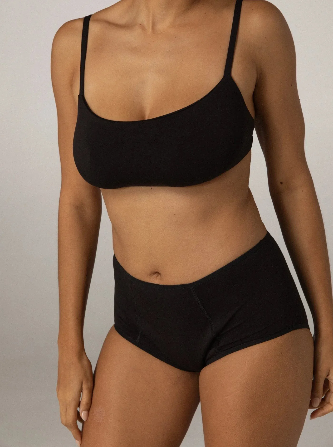 period-leakproof-full-brief_charcoal_04_period_fulbrief_charcoal_studio_front2.jpg