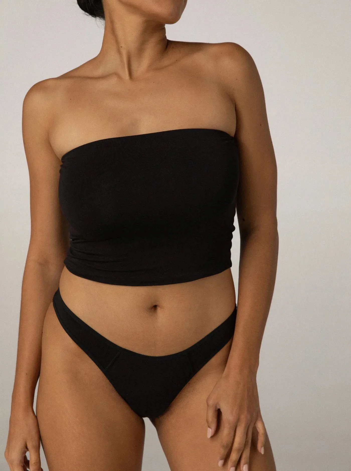 eva-g-string_charcoal_03_eva_charcoal_studio_front2.jpg