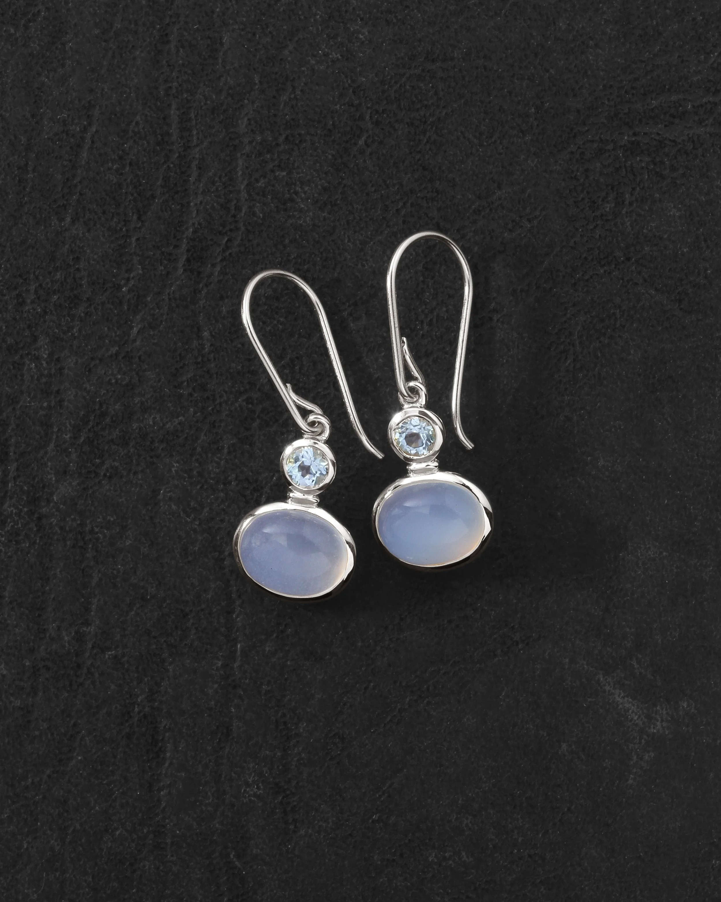 03_Ether_Earring_Silver_on_dark_leather.jpg