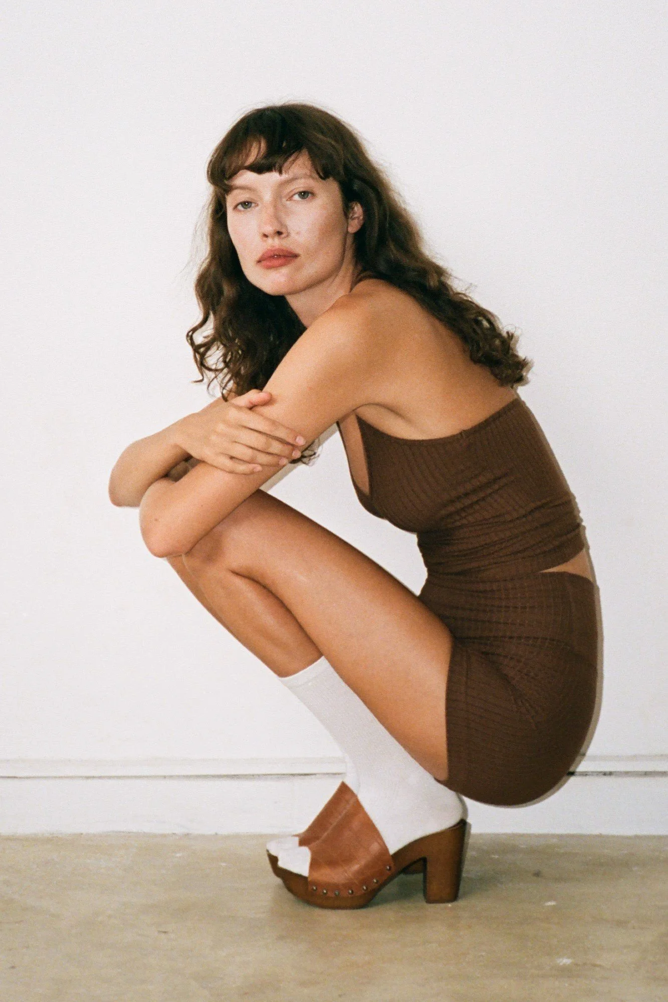 Women's ribbed ECOVERO halter top in chocolate, worn crouching