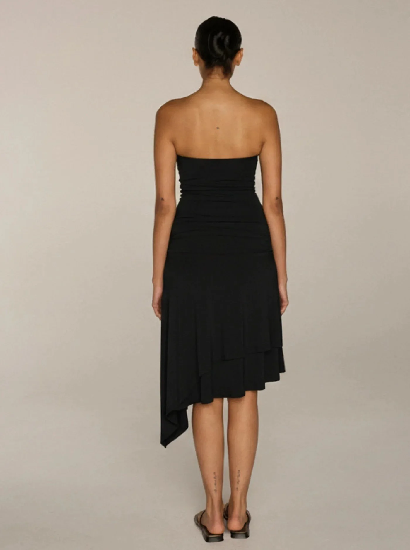 serena-skirt_charcoal_09_moonoil_lifestyle1_4__result_7.jpg