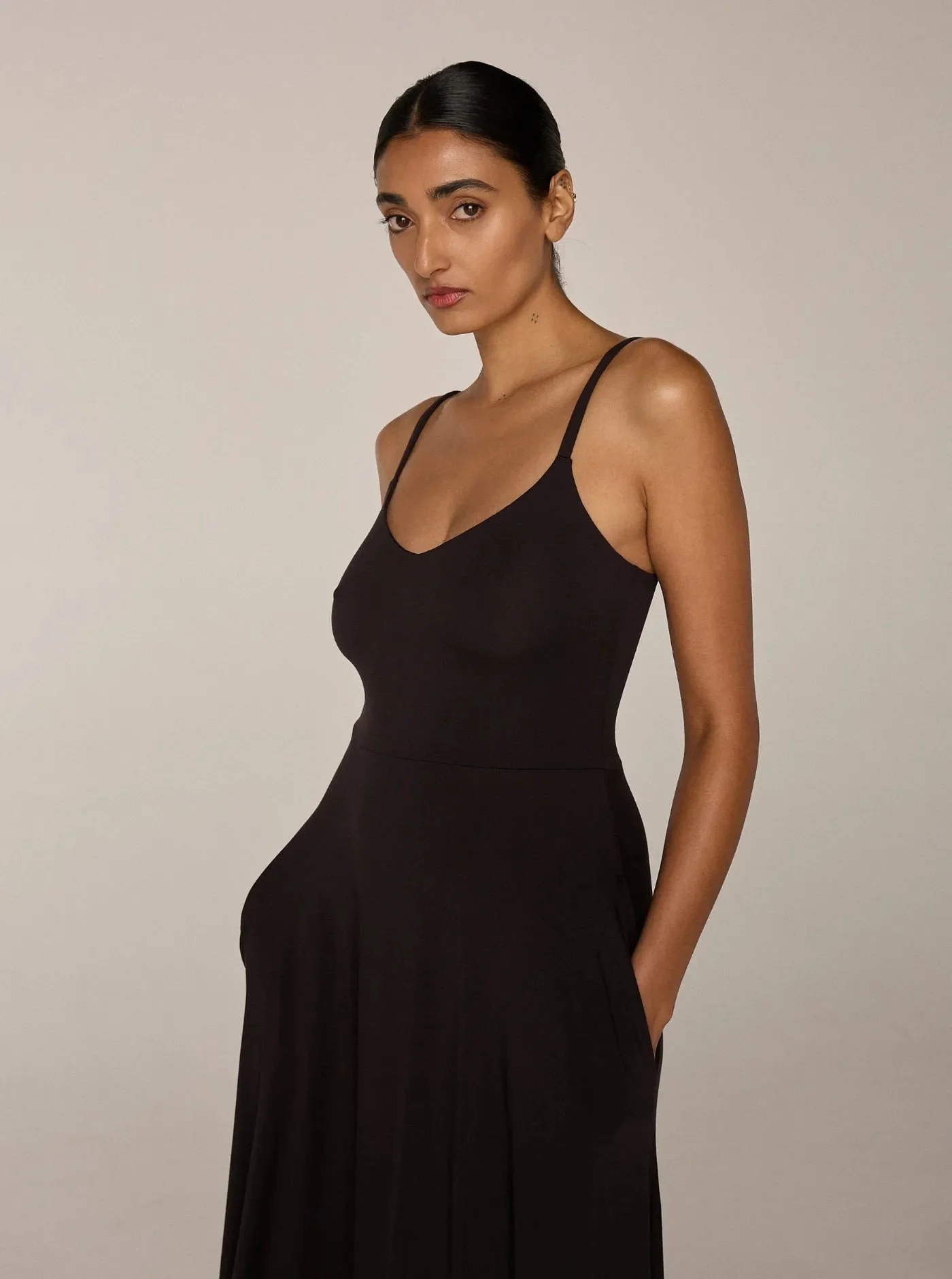 pia-dress_charcoal_05_pia_dress_charcoal_studio9.jpg