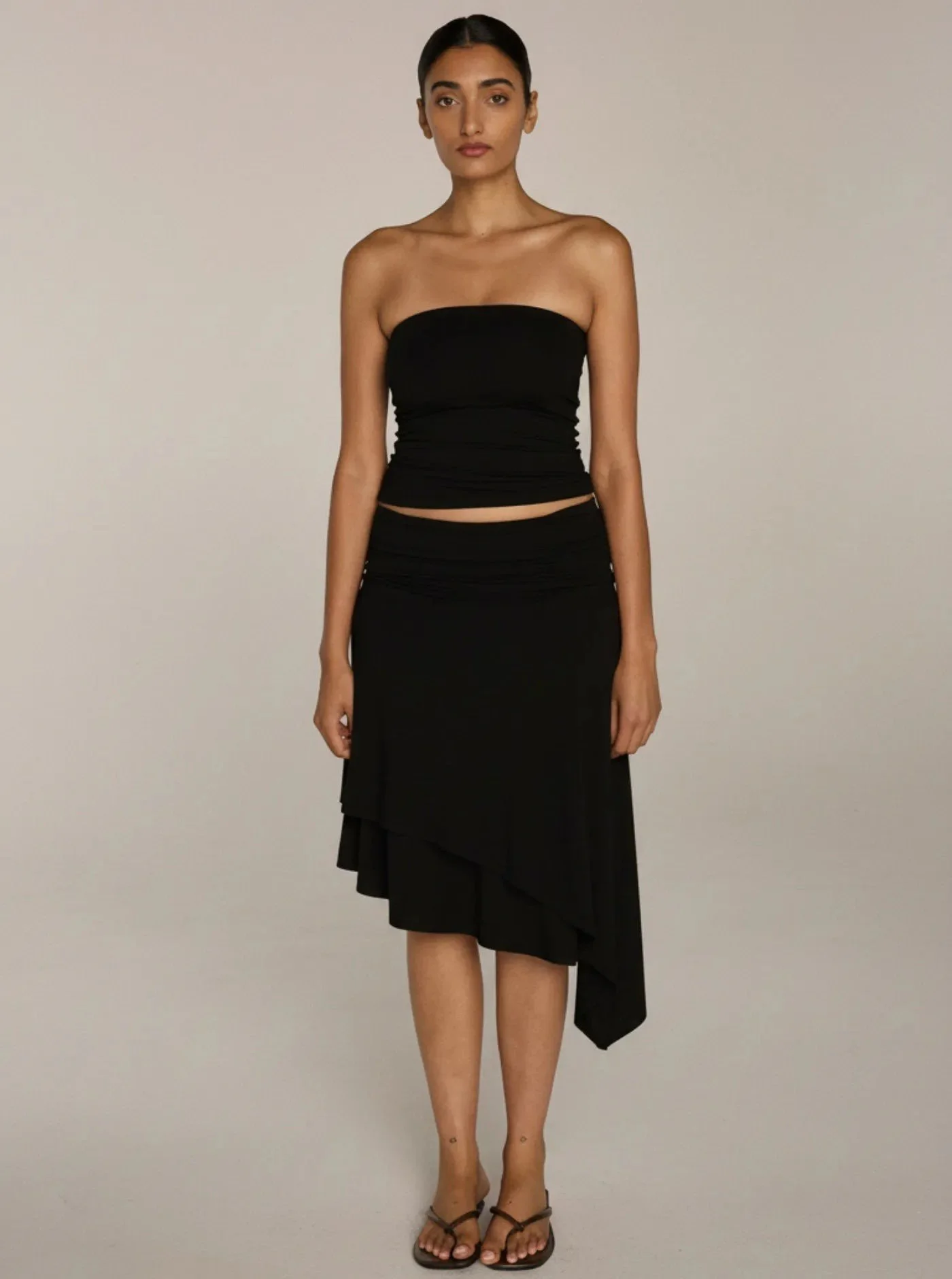 serena-skirt_charcoal_08_moonoil_lifestyle1_result_13.jpg