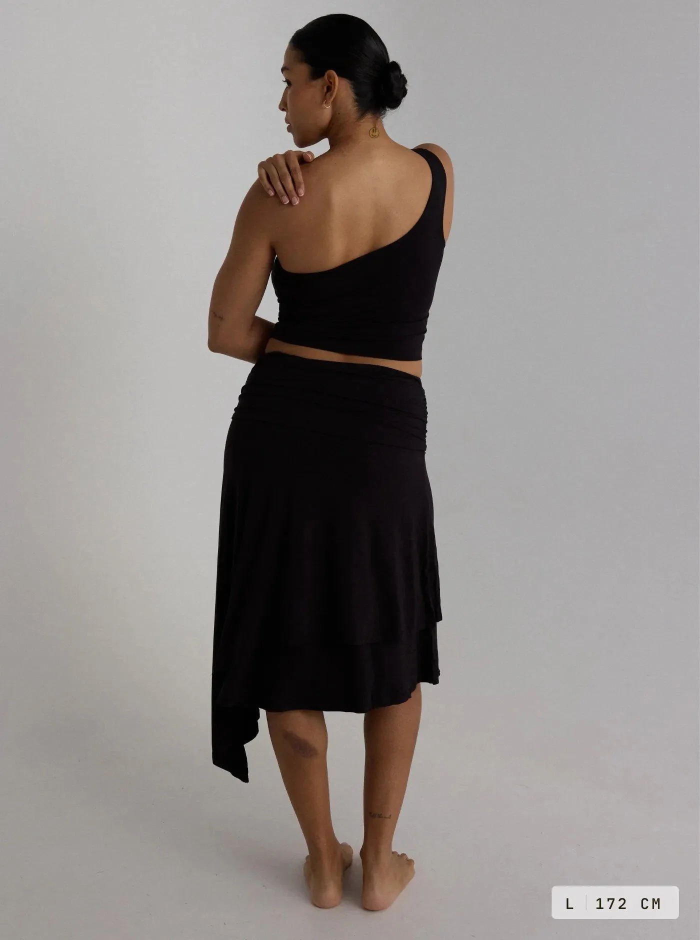 serena-skirt_charcoal_05_serena_charcoal_ecom_front15.jpg