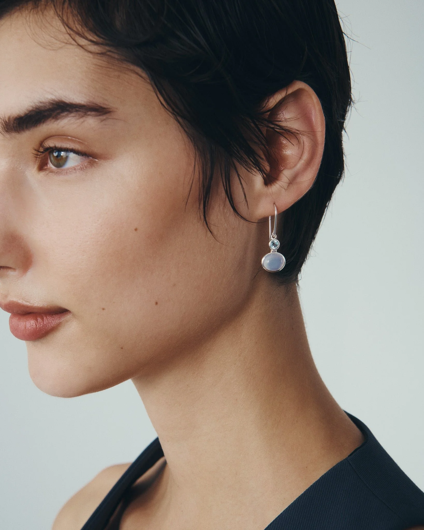 04_TS1321E_S_Ether_Earrings_Silver_ARCHE_AIR_2.jpg