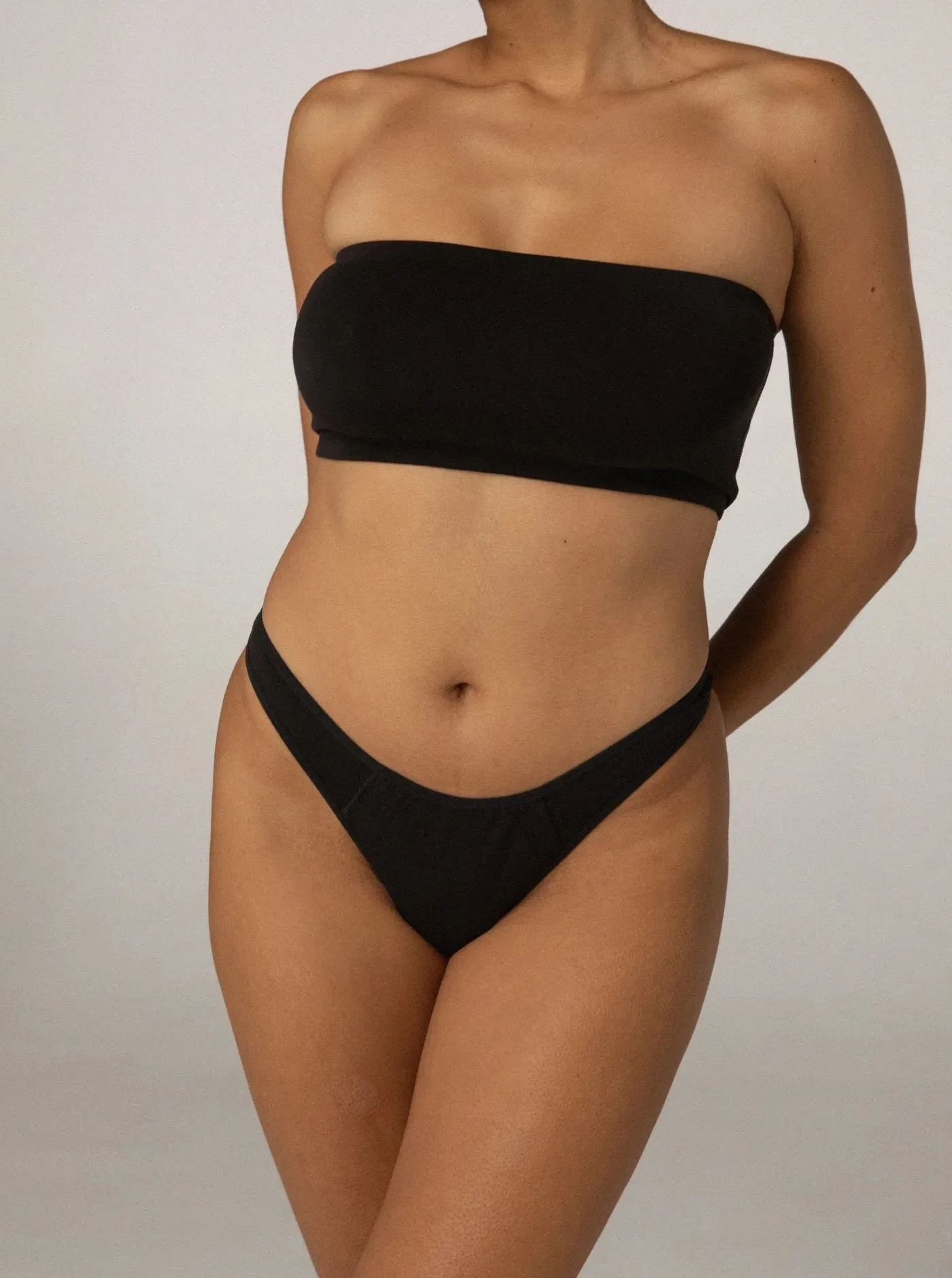 period-leakproof-g-string_charcoal_04_period_gstring_charcoal_studio_front2.jpg