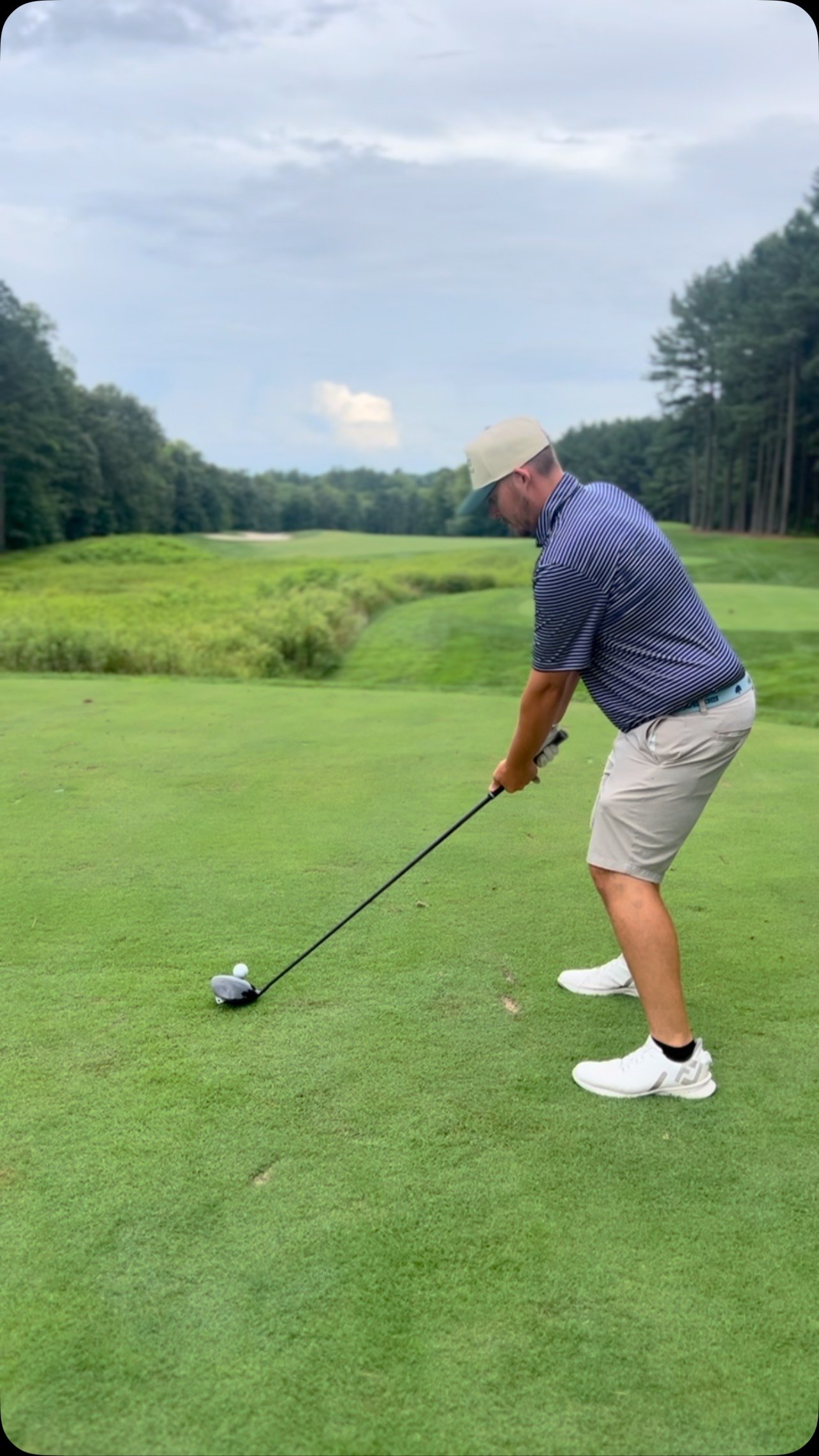 Low ball flight with cut to right center fairway, it wasn’t great, but was reachable in two on the Par 5 #12 with a front pin.
#golfstagram #thecreek #golf #vagolf #golfaddict #golfisfun #Qi10 #Driver #par5 #numbertwleve
Did I reach the gre