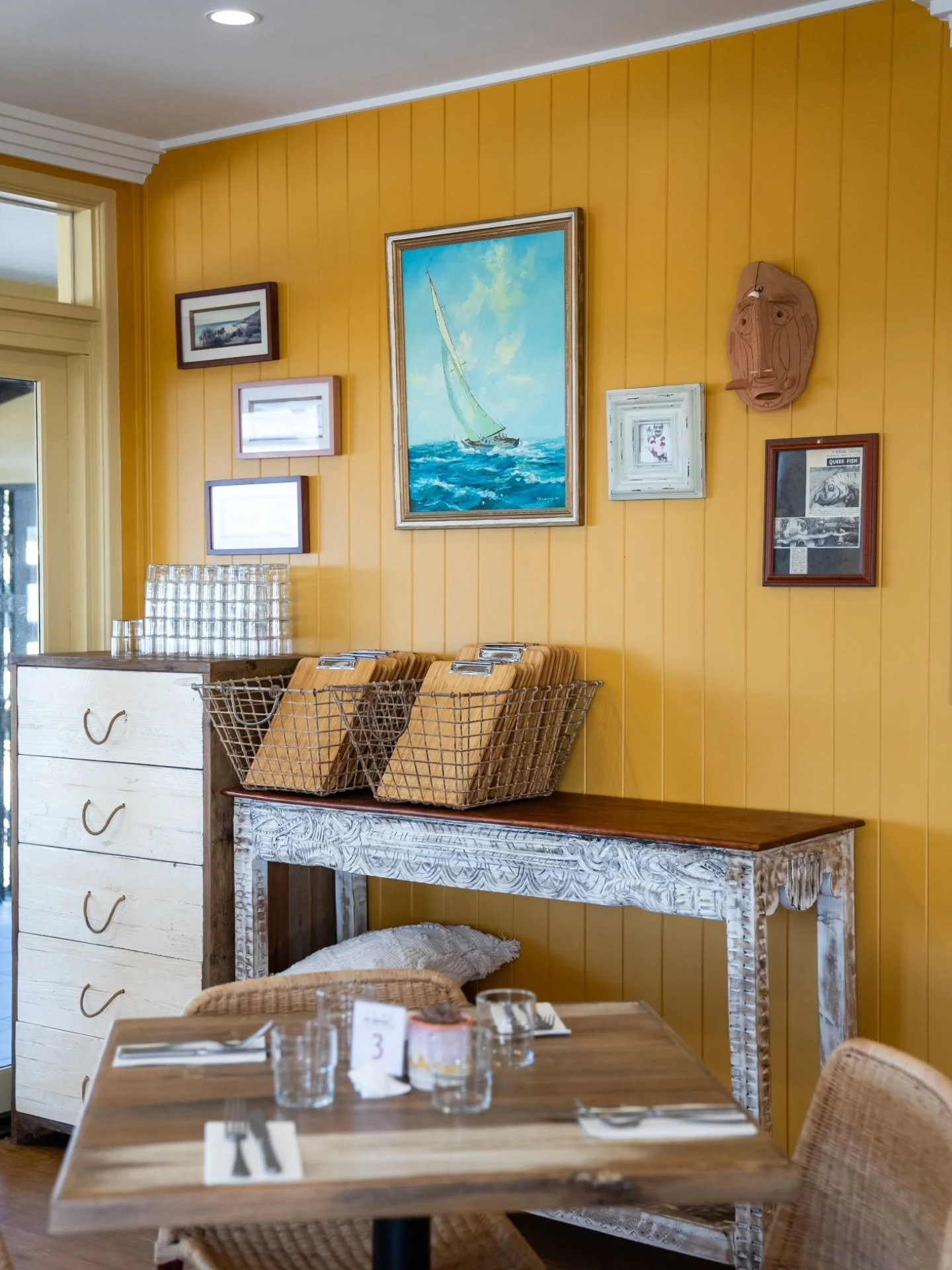 🏠 Welcome to our house. 🫶

​This is just a glimpse of our space, framed by stunning ocean views. Depending on the day, you might see whales breaching in the winter or spot a local kangaroo hopping by! 🦘🐋

​Whether you&rsquo;re celebrating with a 