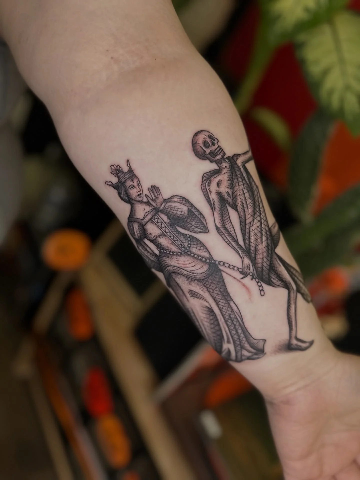 Medieval Queen Being ushered by her Skeleton Servant ⛓️&zwj;💥

This was an absolute blast to create 😎 I love how this etching style came out on this piece! It has so much movement and flow 💫 I&rsquo;m excited for the other side we will be doing a 