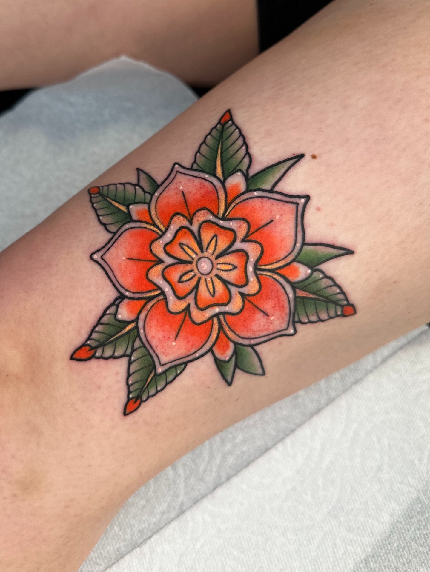 Some more Color for your feed 🧡🏵️⭐️✴️ 

Happy Wednesday y&rsquo;all 🤩😎 

.
.
#tattoostyle #tattooart #yakimatattooartist #fyp #inked