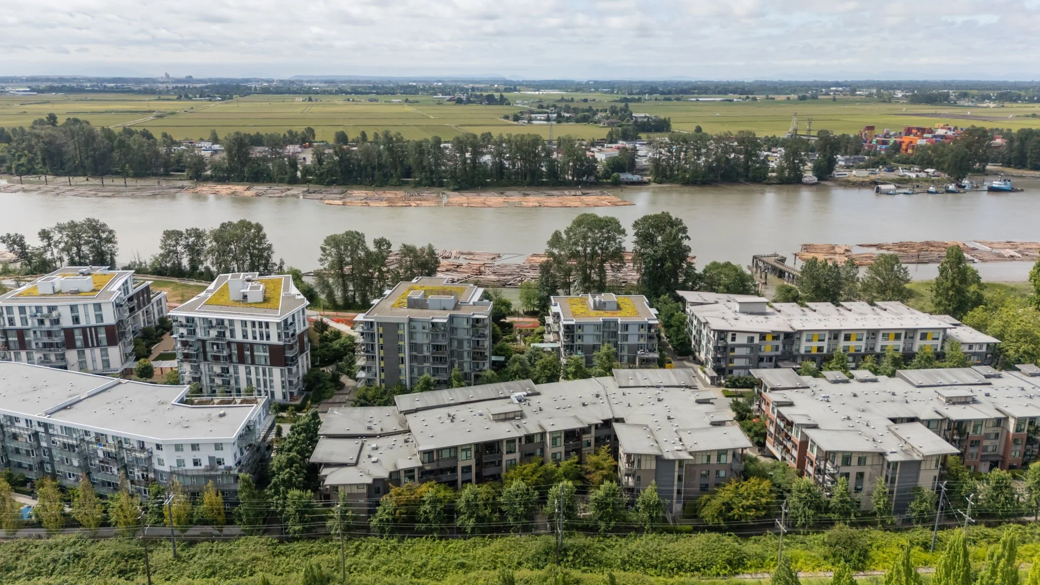 31-web-or-mls-412-3163 Riverwalk Ave_031.jpg