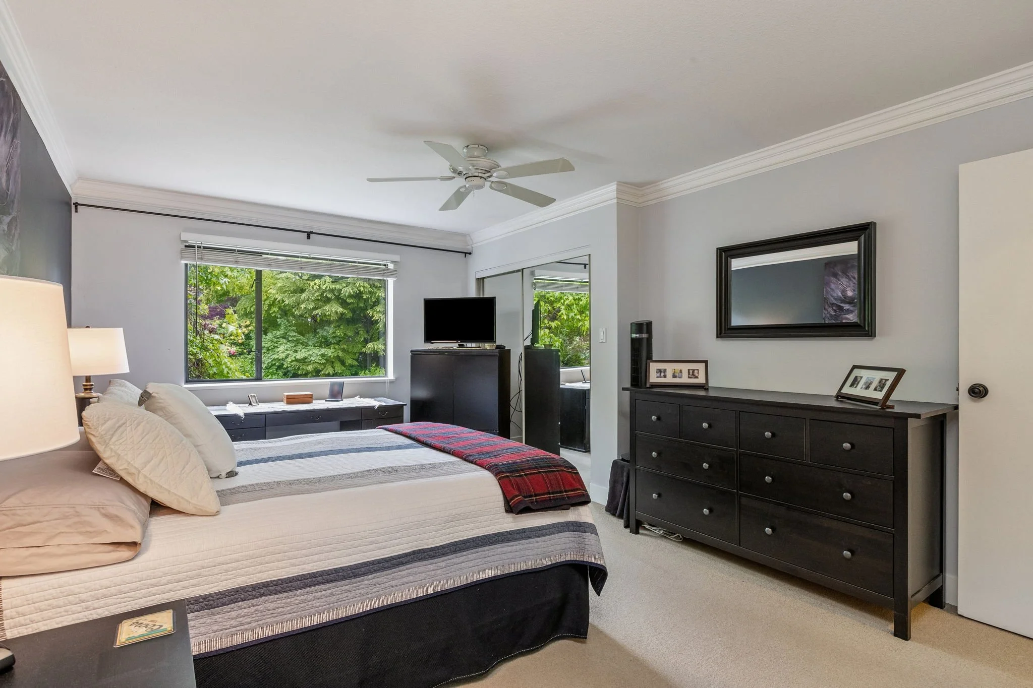 31-web-or-mls-3491 St George Ave_031.jpg