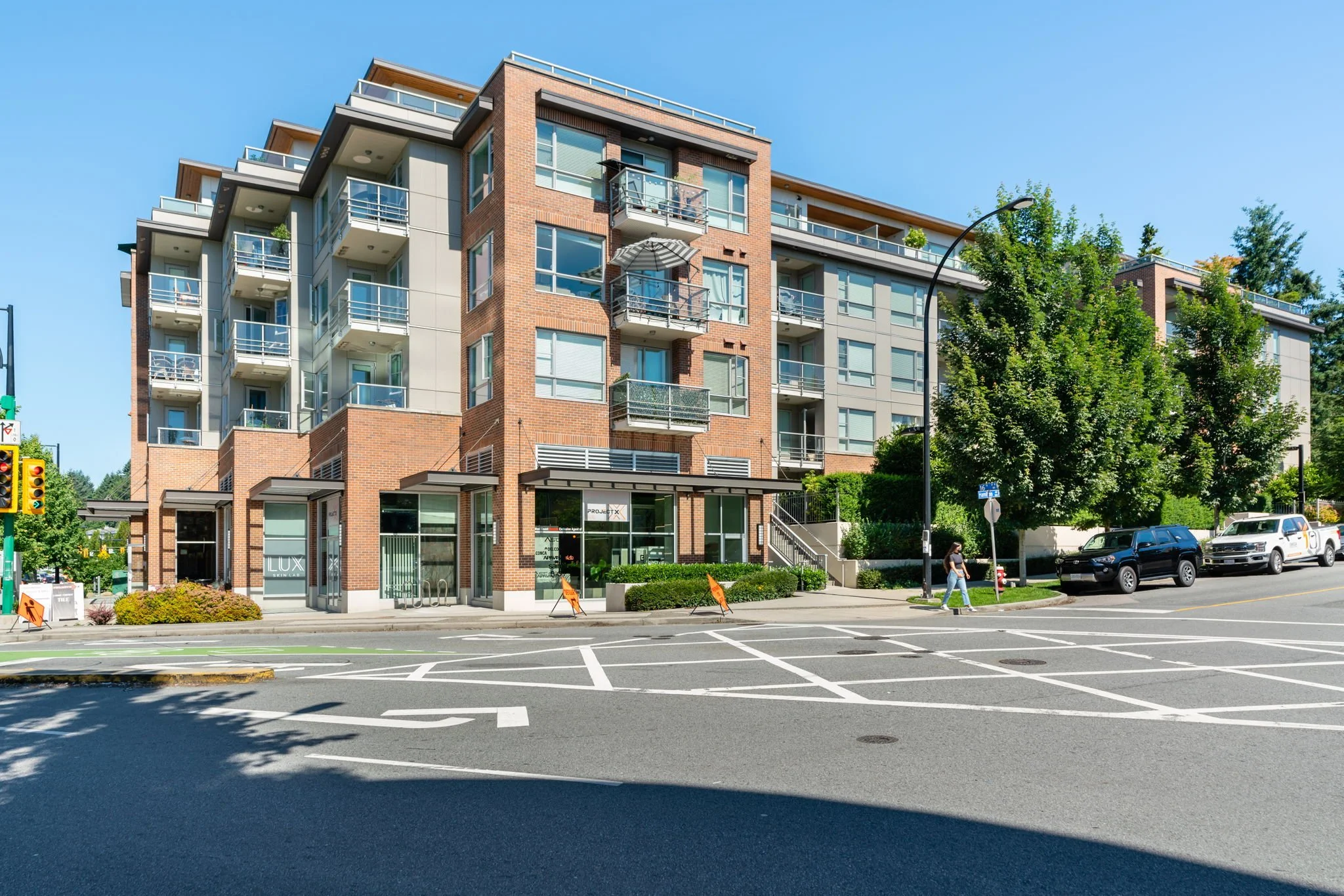 2-web-or-mls-204-1621 Hamilton Ave_002.jpg