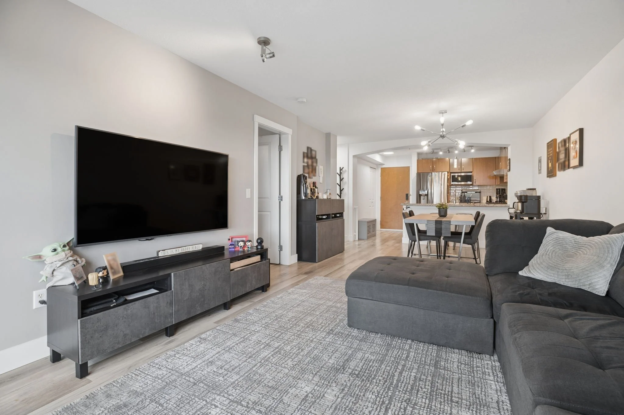6-web-or-mls-202-3082 Dayanee Springs Blvd_006.jpg
