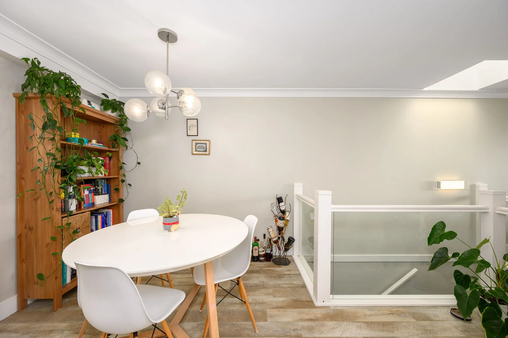 3201-Lonsdale-Ave-360hometours-017s.jpg