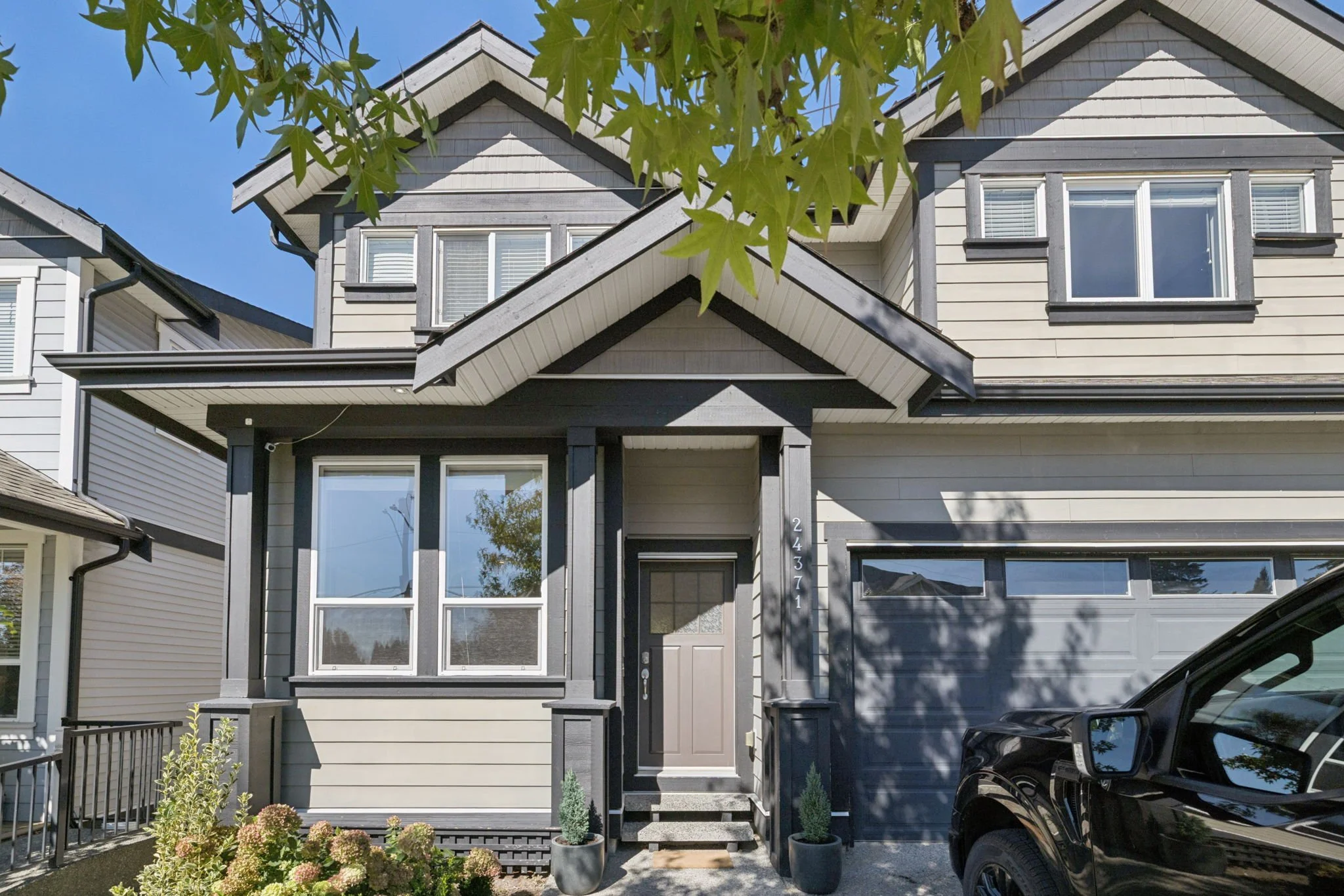 3-web-or-mls-24371104Ave_003.jpg