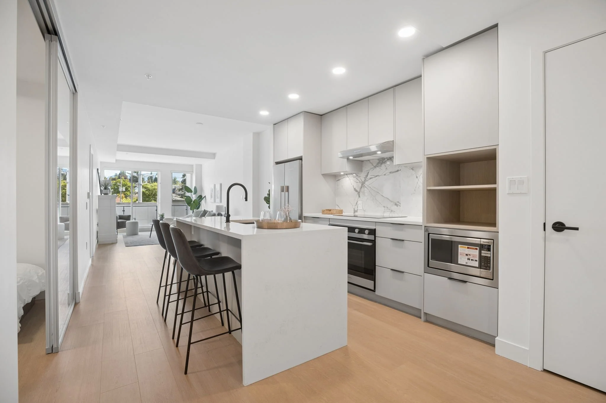 20-web-or-mls-321-422 E 3rd St_020.jpg