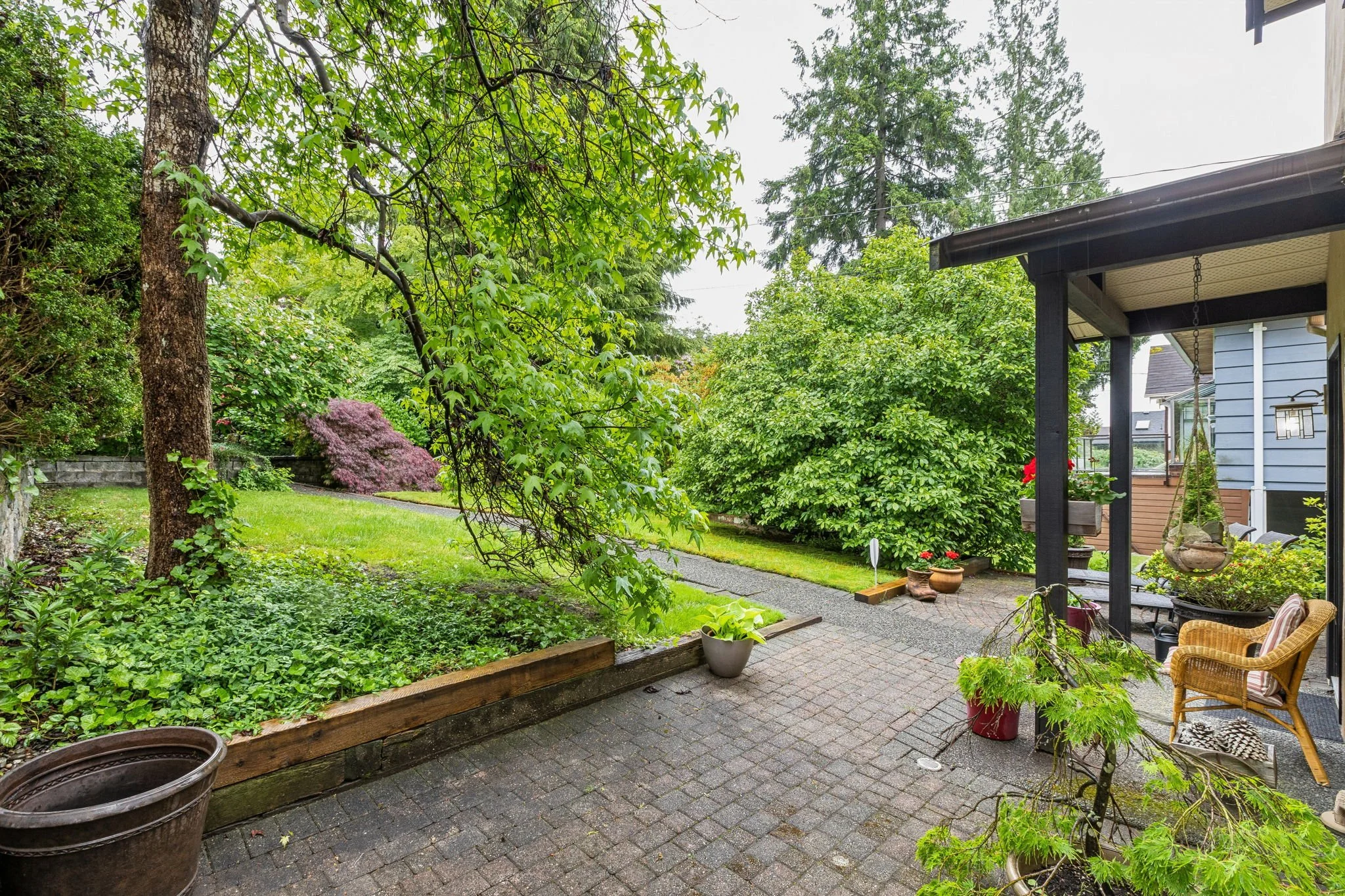 7-web-or-mls-3491 St George Ave_007.jpg