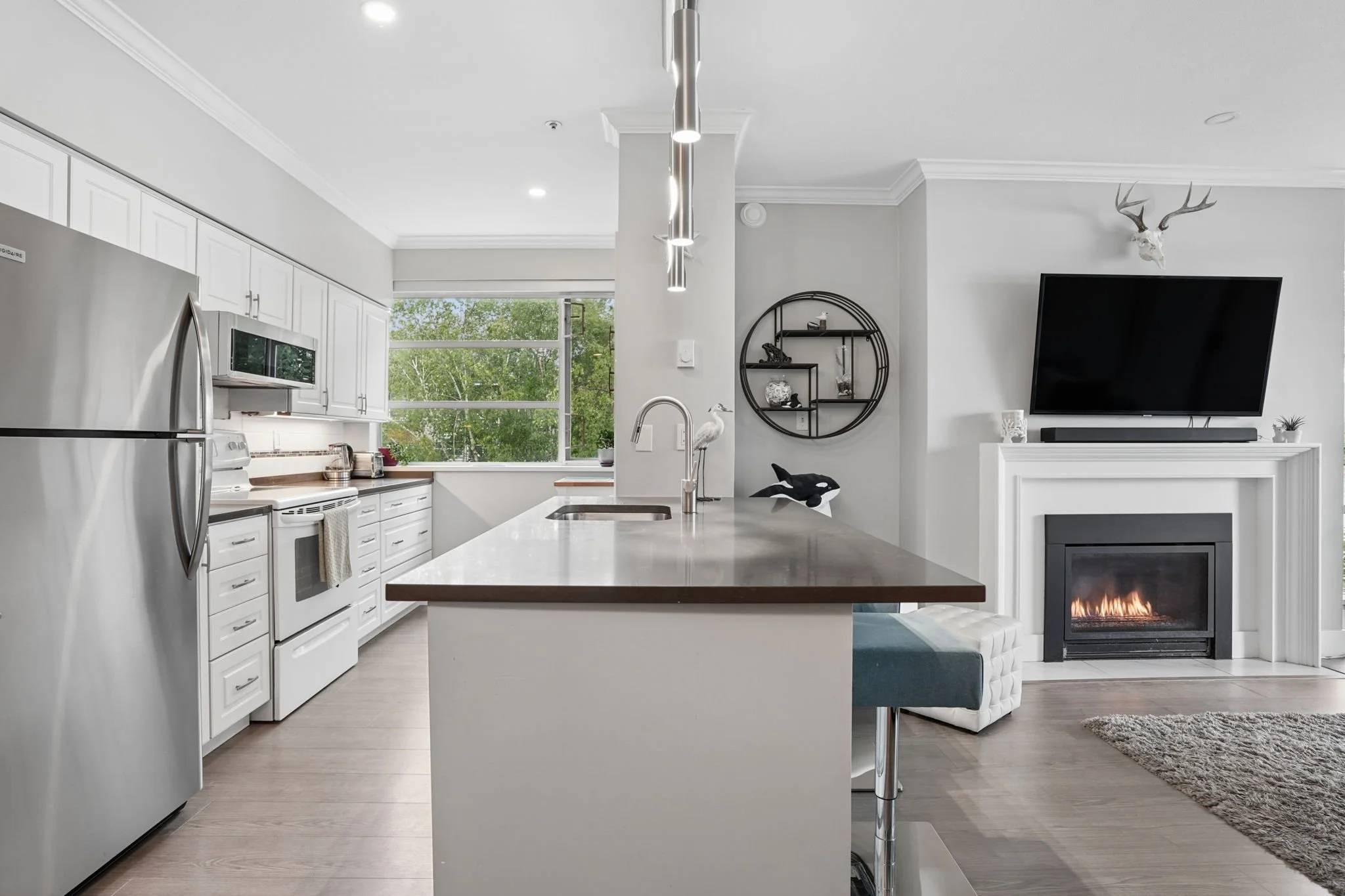 14-web-or-mls-311-2020 E Kent Ave_014.jpg