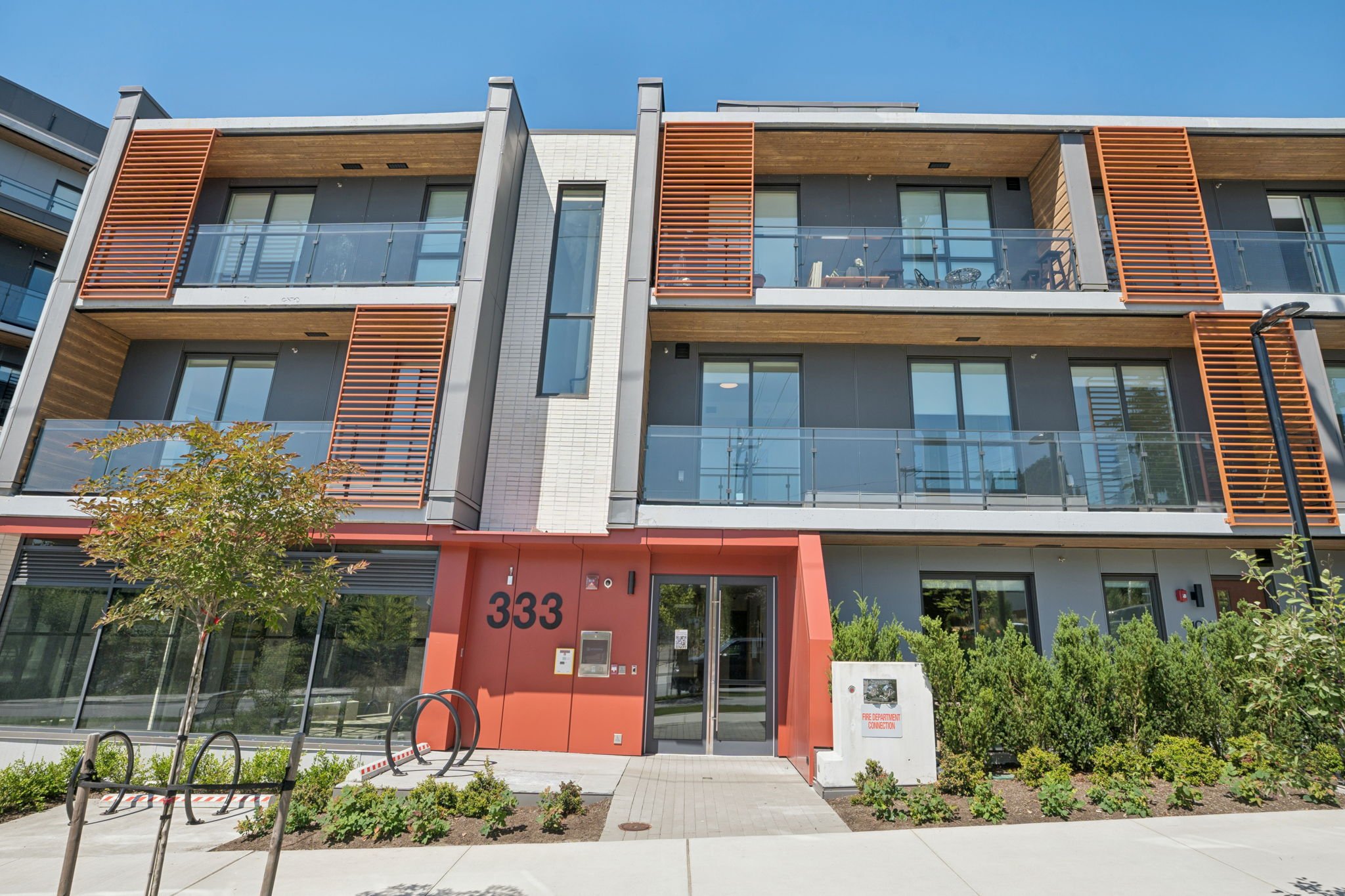 3-web-or-mls-204-333 St Davids Ave_003.jpg