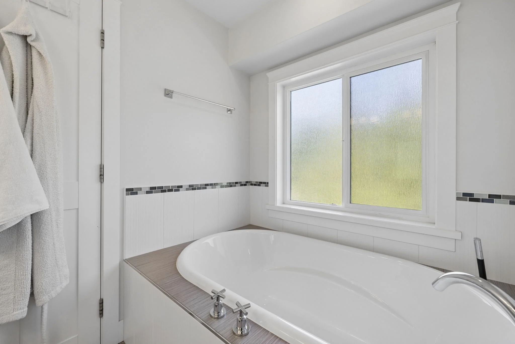 22-web-or-mls-24371104Ave_022.jpg