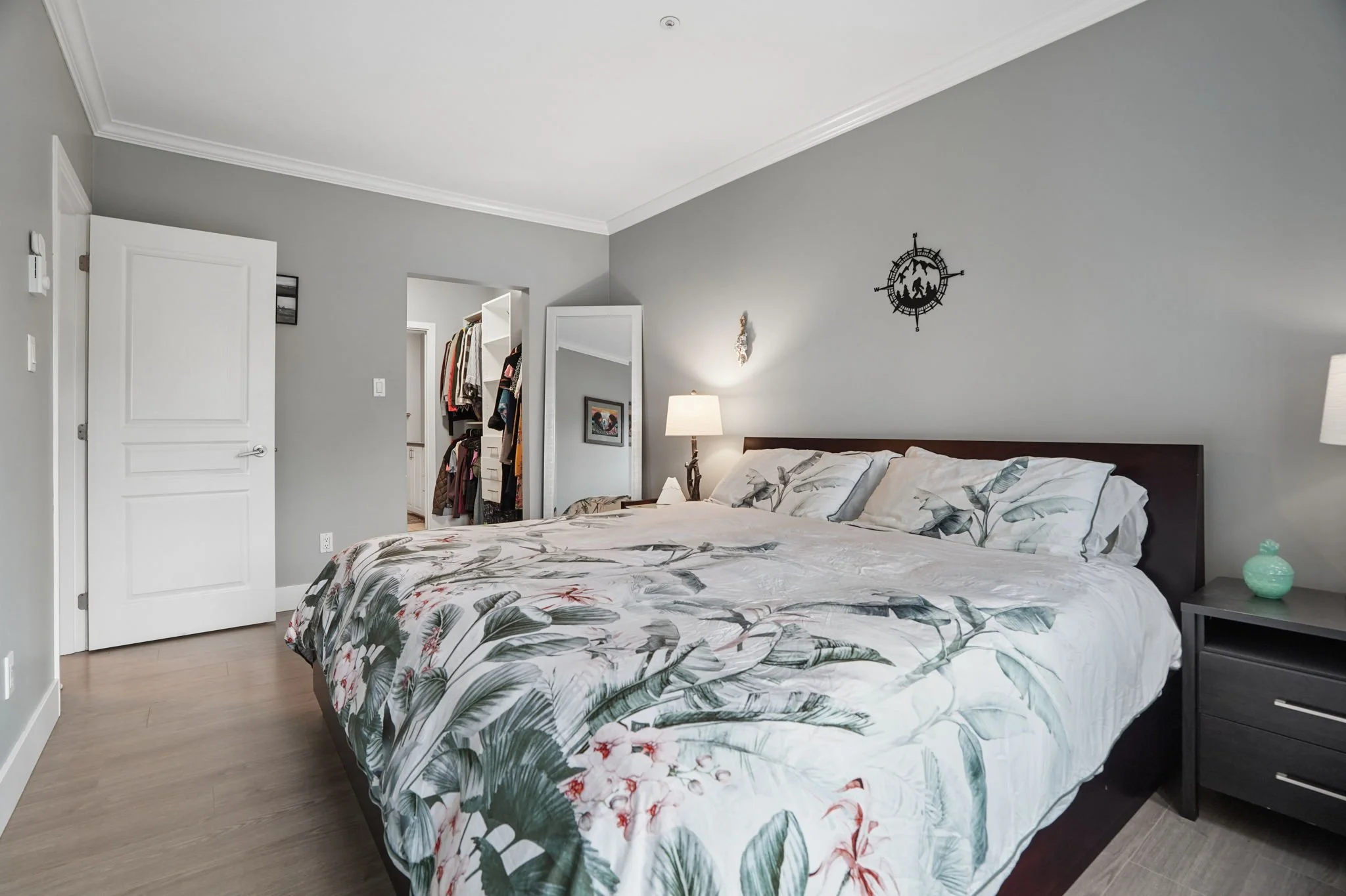 19-web-or-mls-311-2020 E Kent Ave_019.jpg