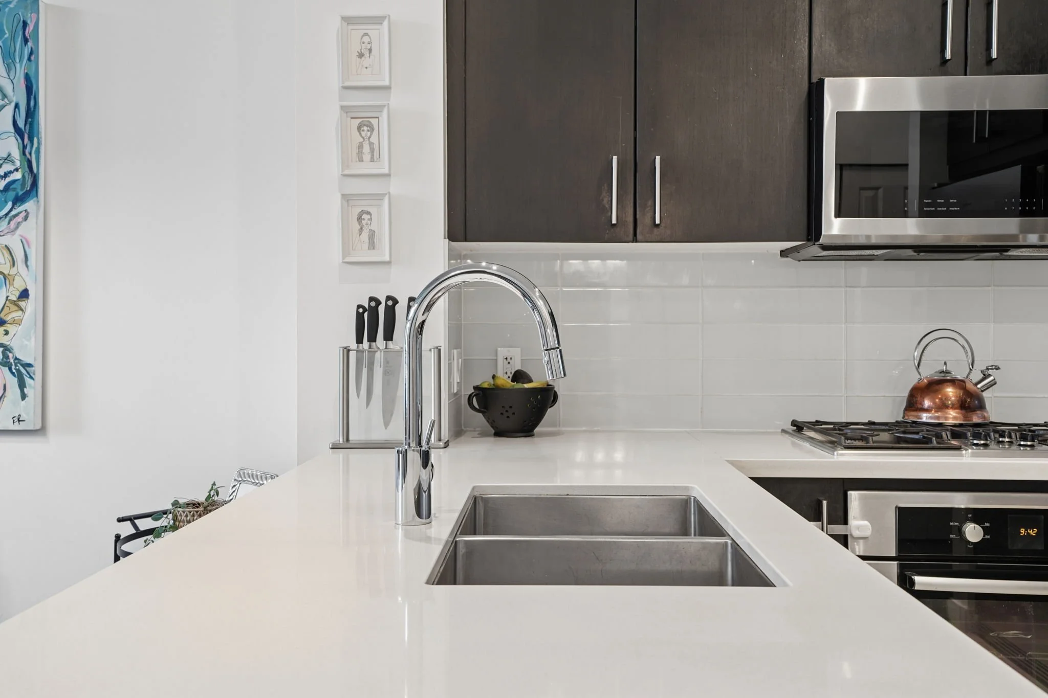 12-web-or-mls-412-3163 Riverwalk Ave_012.jpg