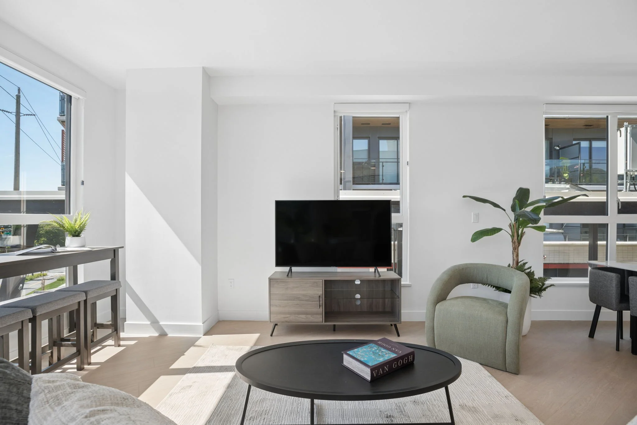 13-web-or-mls-204-333 St Davids Ave_013.jpg