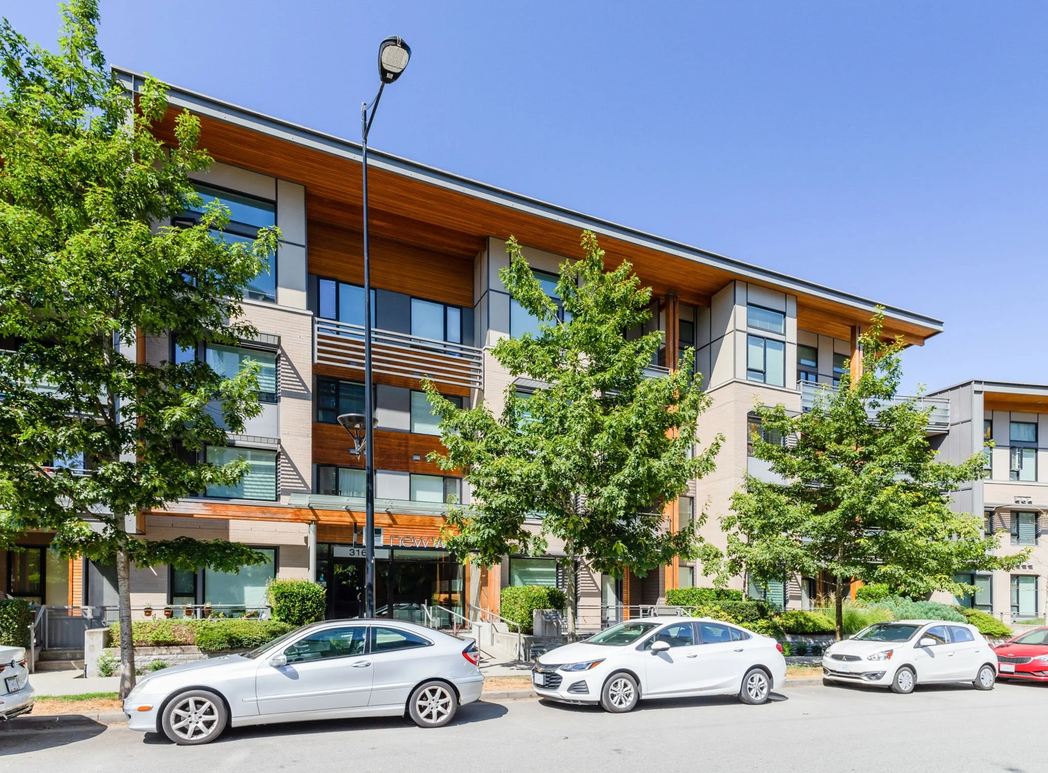1-web-or-mls-412-3163 Riverwalk Ave_001.jpg