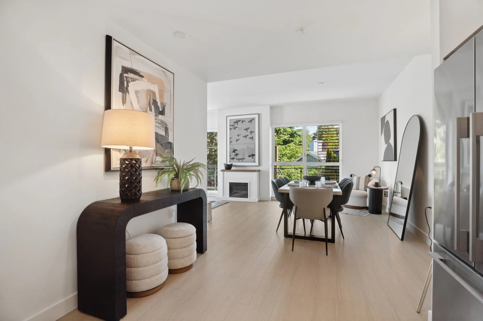 14-web-or-mls-563-422 E 3rd St_014.jpg