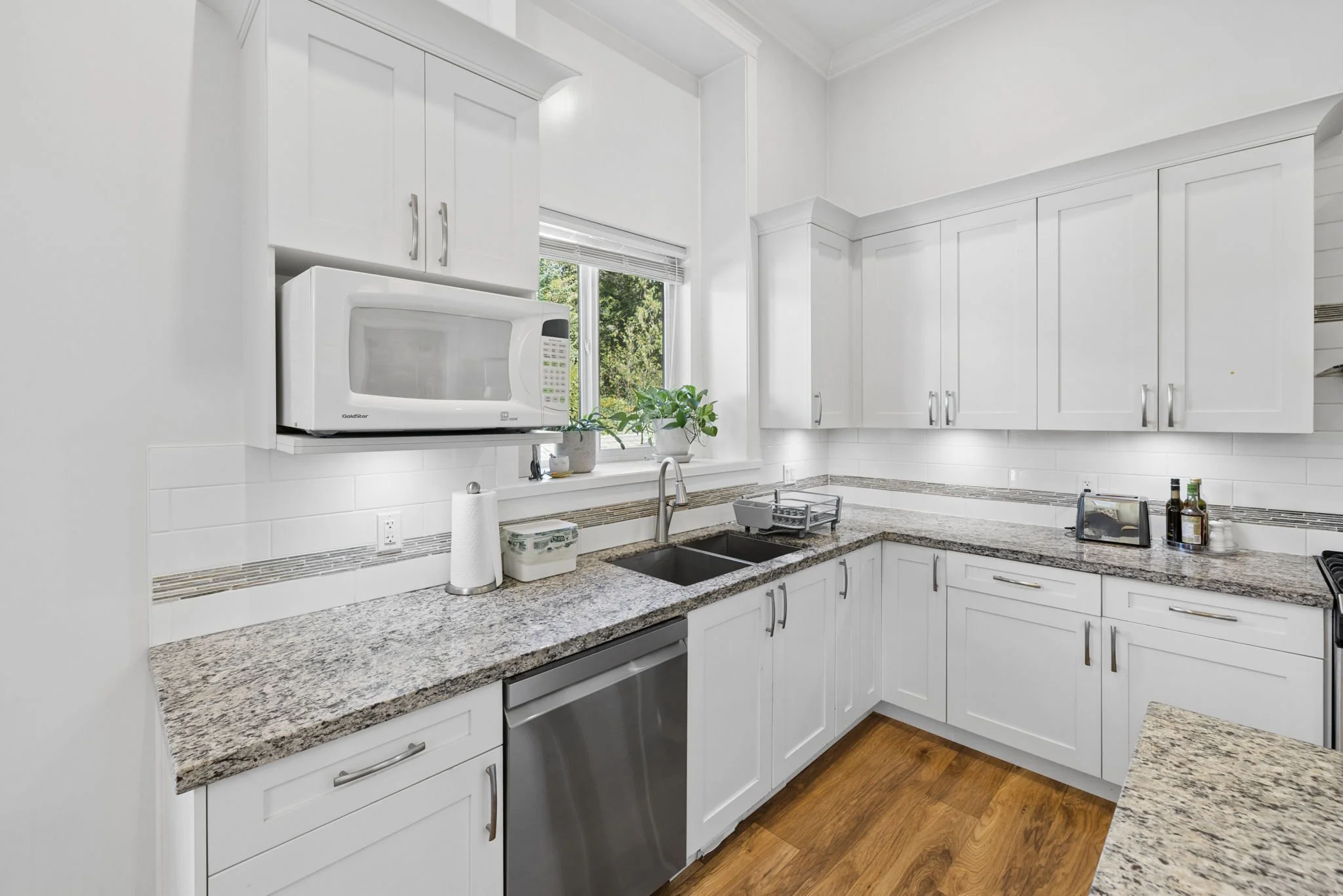 15-web-or-mls-24371104Ave_015.jpg