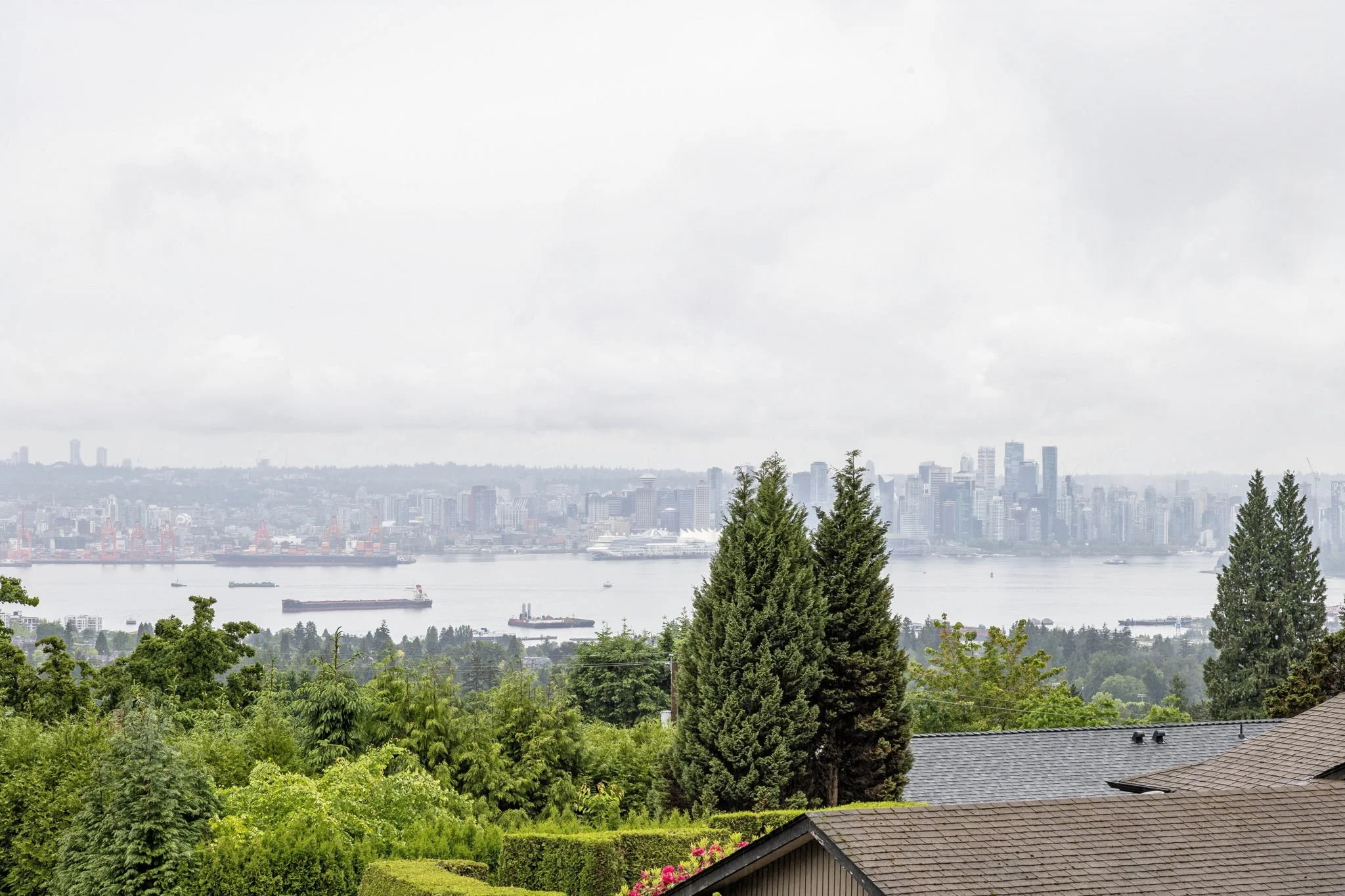 37-web-or-mls-3491 St George Ave_037.jpg