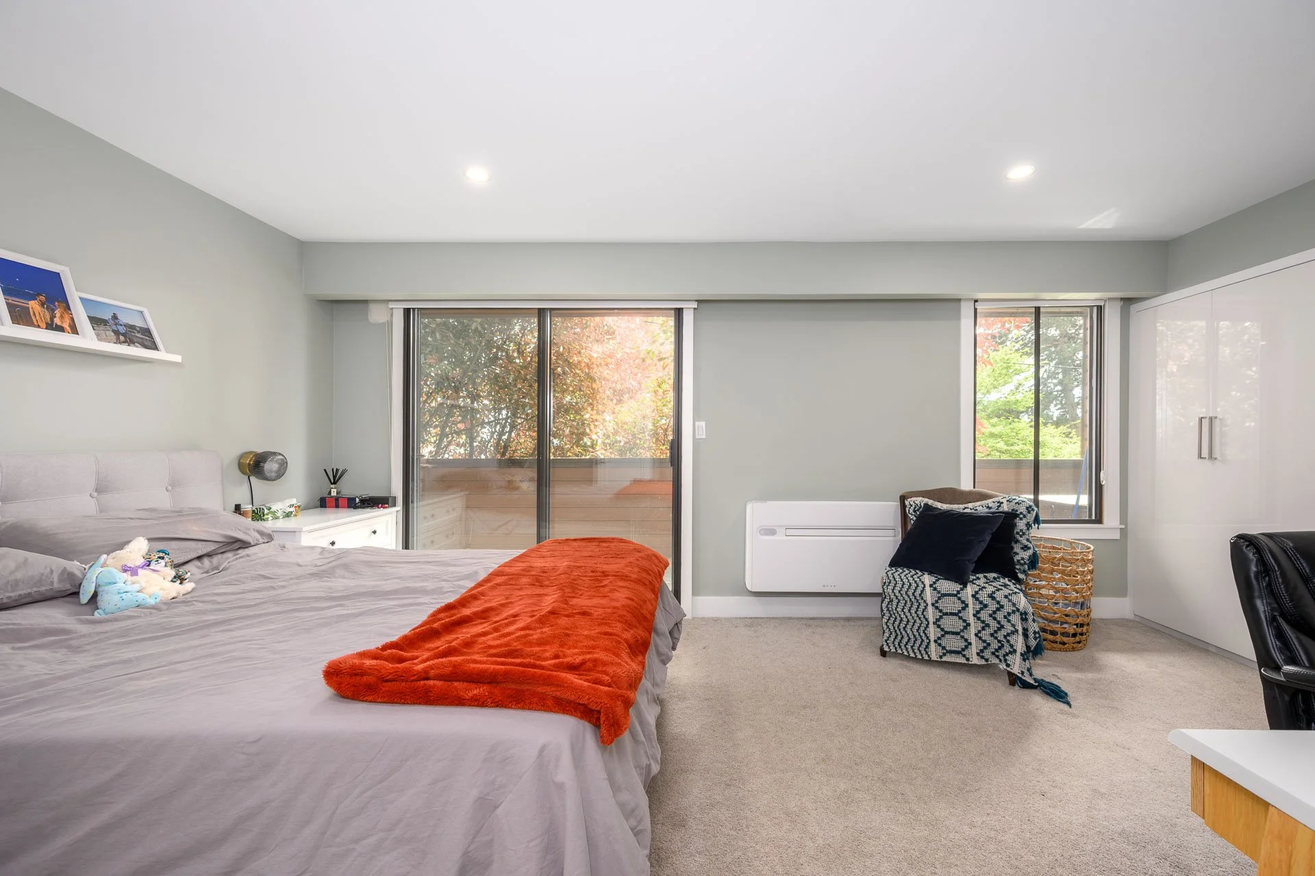 3201-Lonsdale-Ave-360hometours-024s.jpg