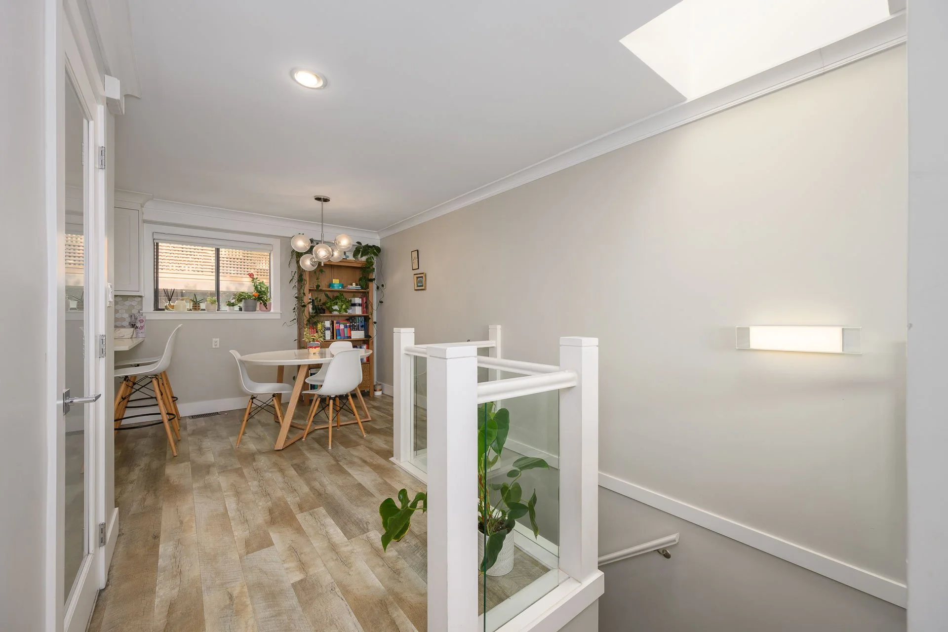 3201-Lonsdale-Ave-360hometours-015s.jpg