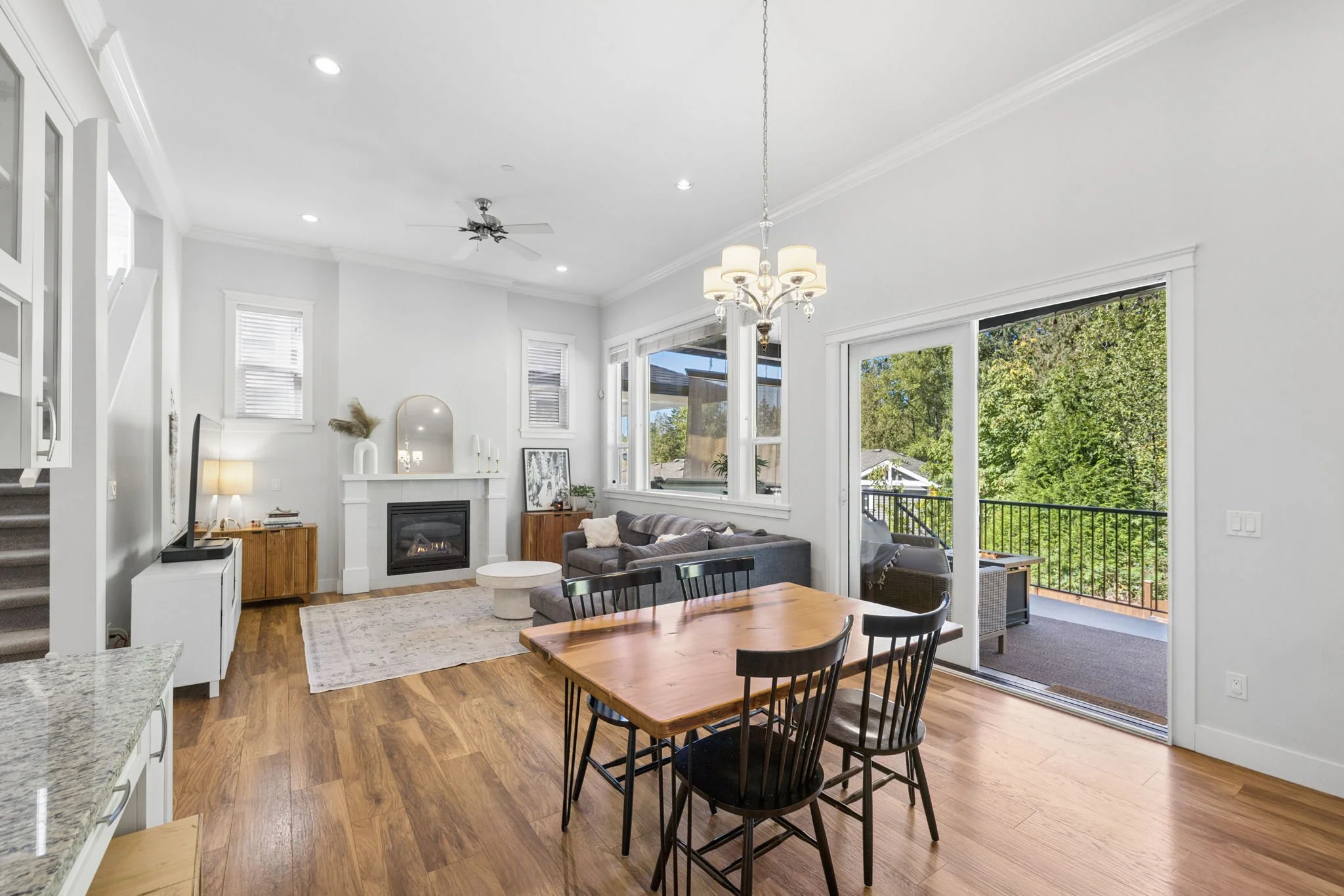 7-web-or-mls-24371104Ave_007.jpg