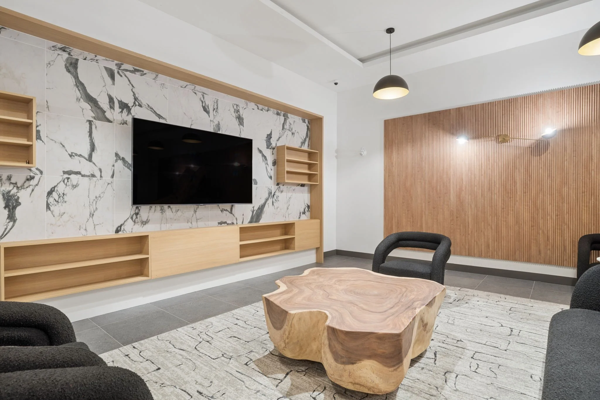 38-web-or-mls-321-422 E 3rd St_038.jpg