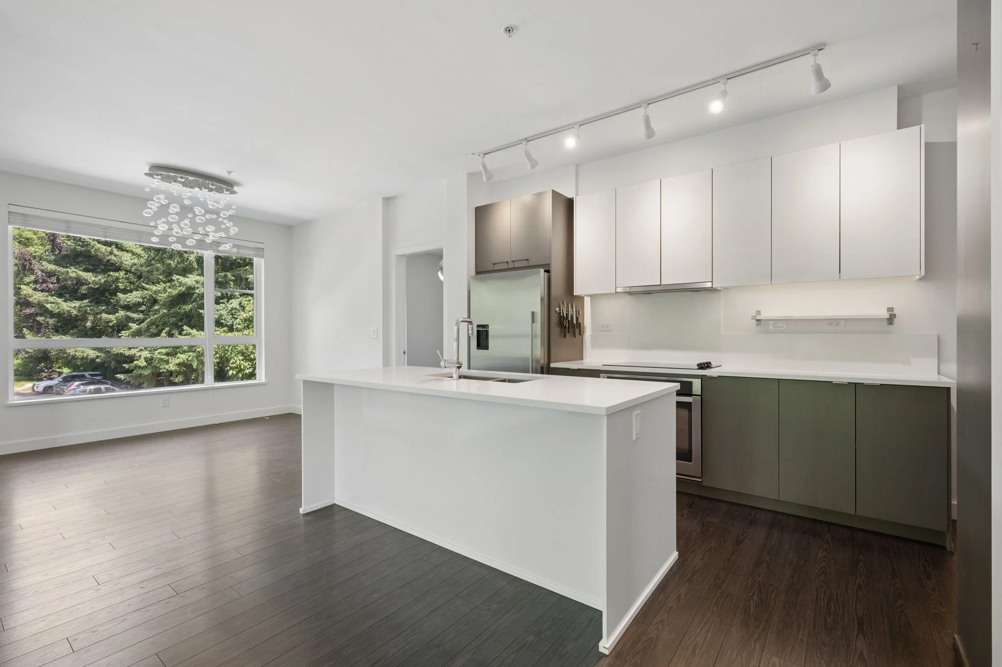 17-web-or-mls-204-1621 Hamilton Ave_017.jpg