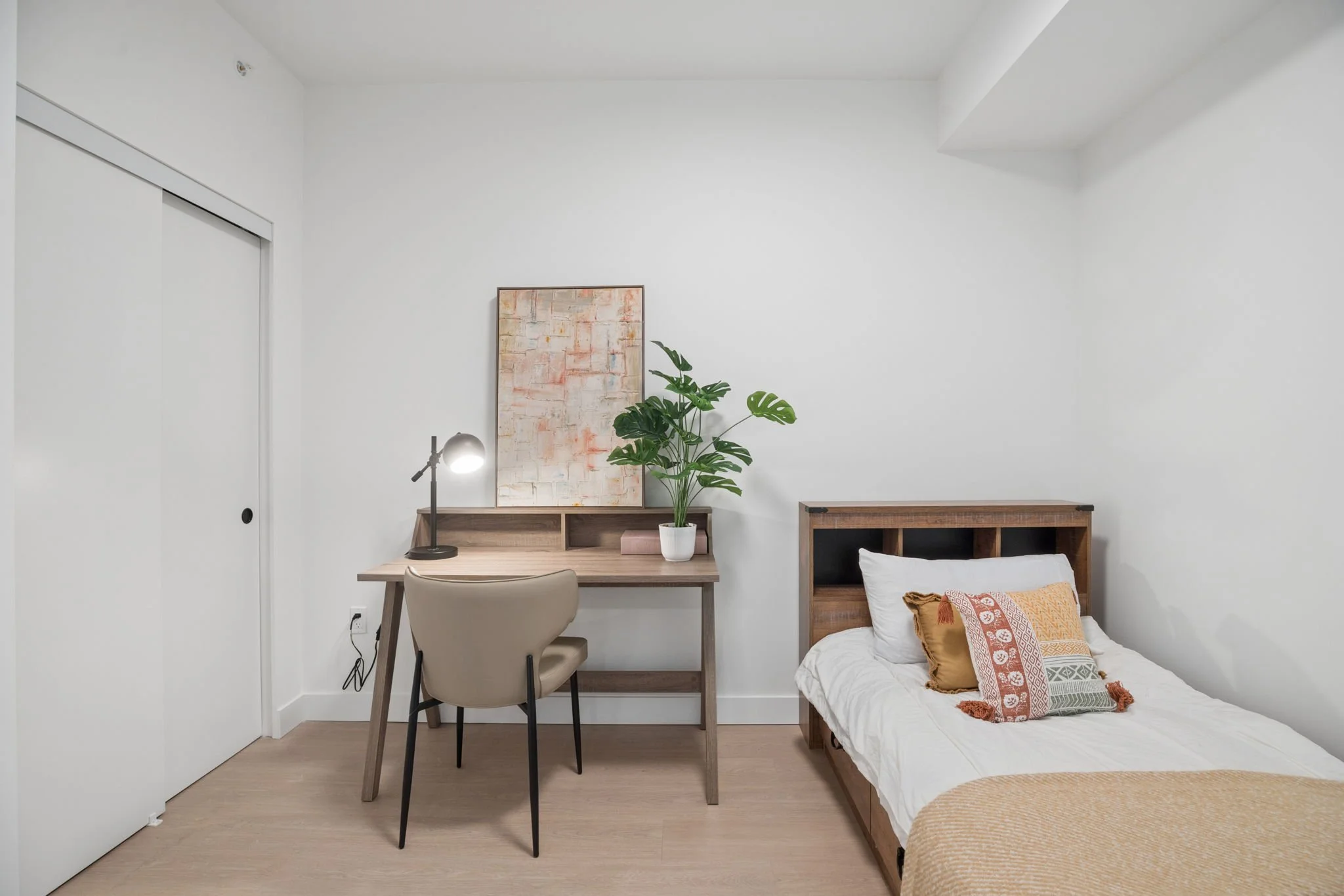 27-web-or-mls-321-422 E 3rd St_027.jpg