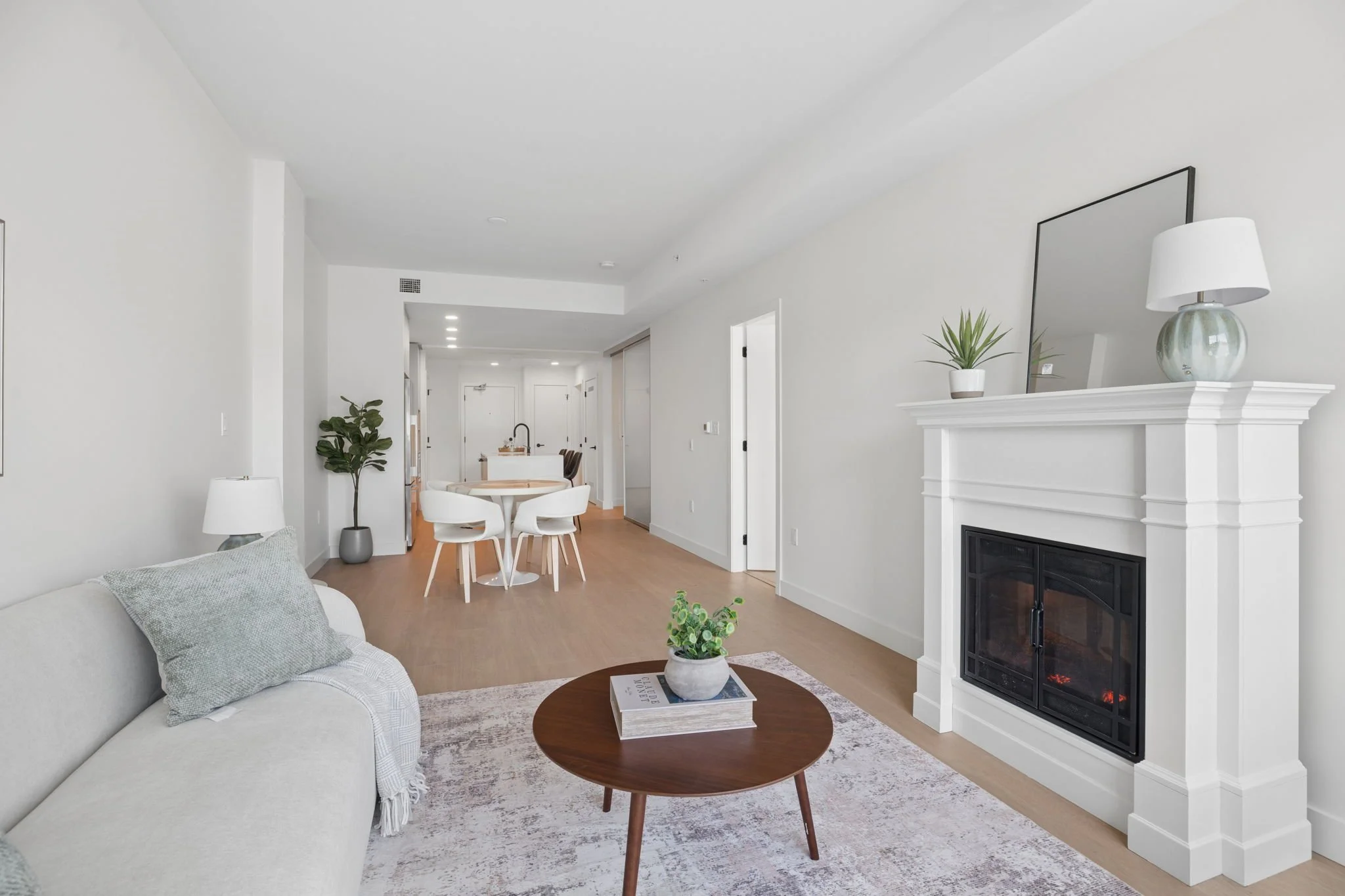 7-web-or-mls-321-422 E 3rd St_007.jpg