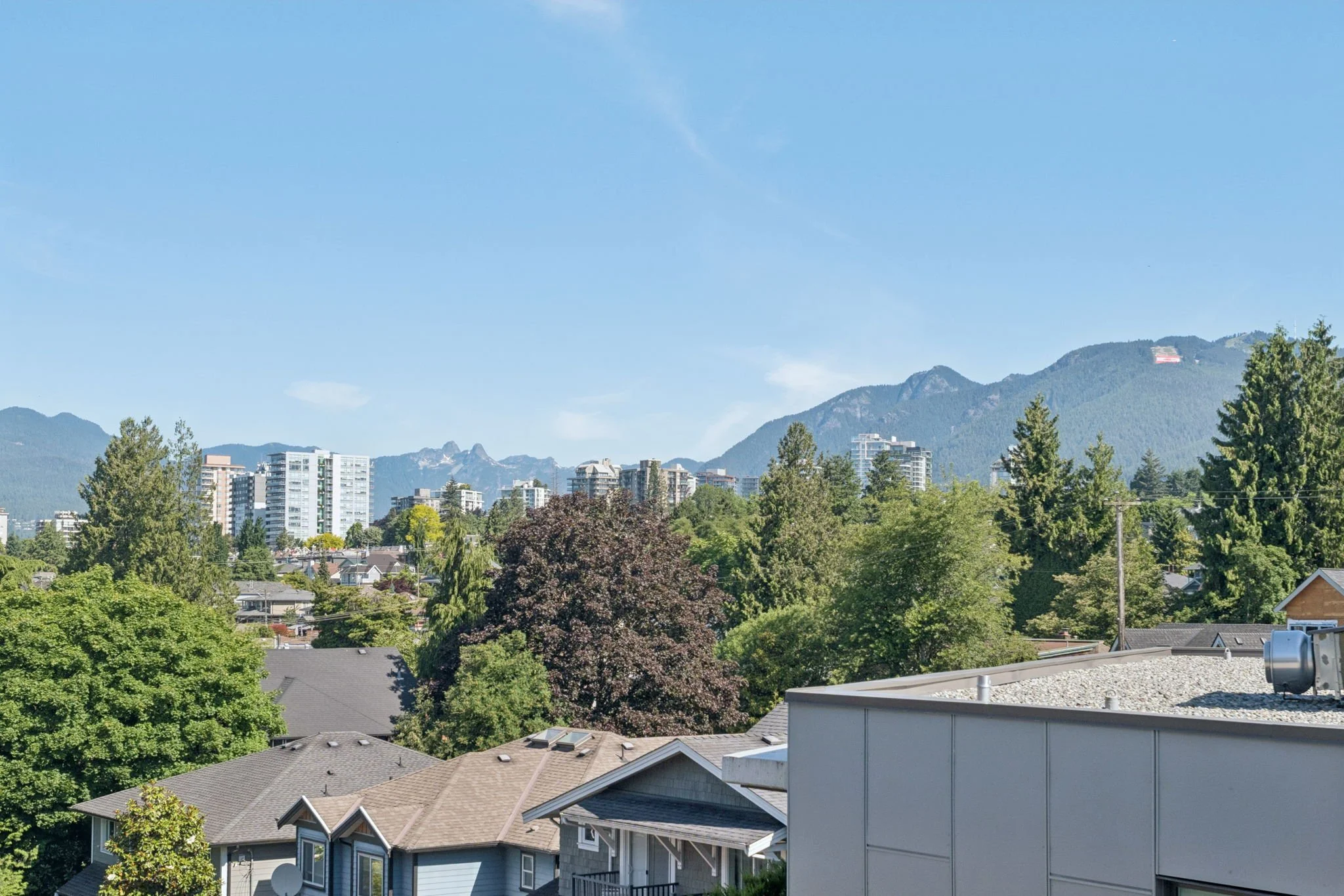 32-web-or-mls-321-422 E 3rd St_032.jpg